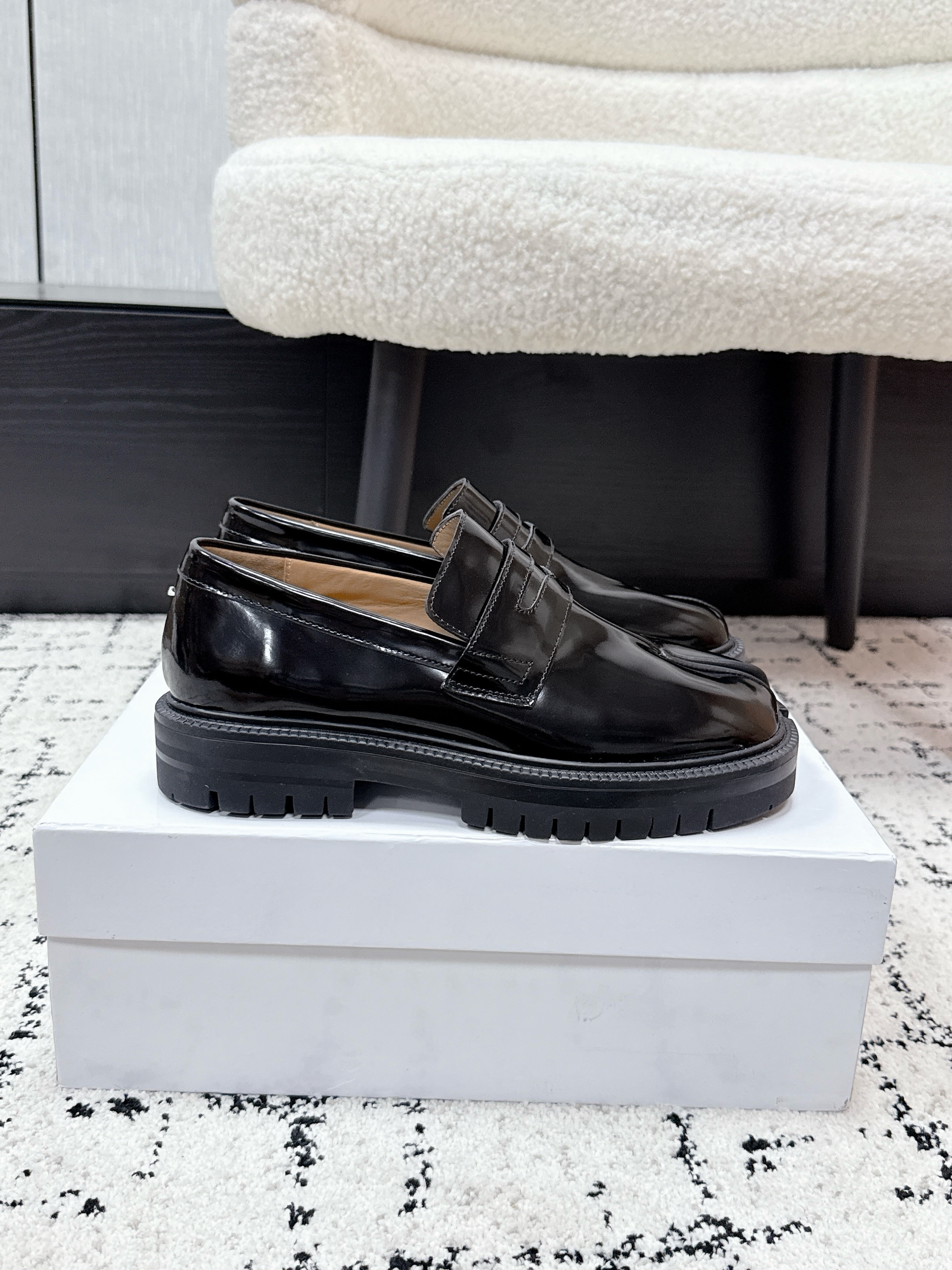Лоферы Maison Margiela Tabi Babouches чёрного цвета