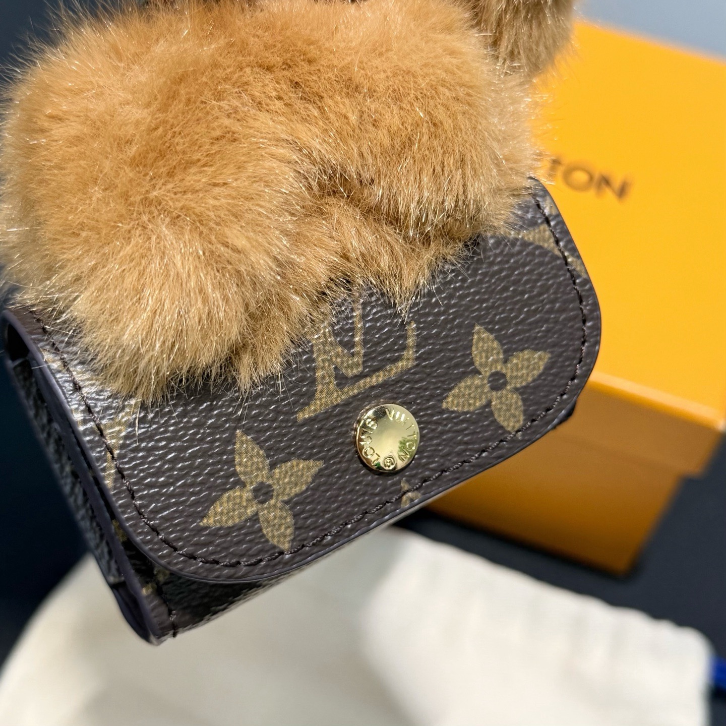 Брелок женский Louis Vuitton LV Cute Capybara коричневого цвета