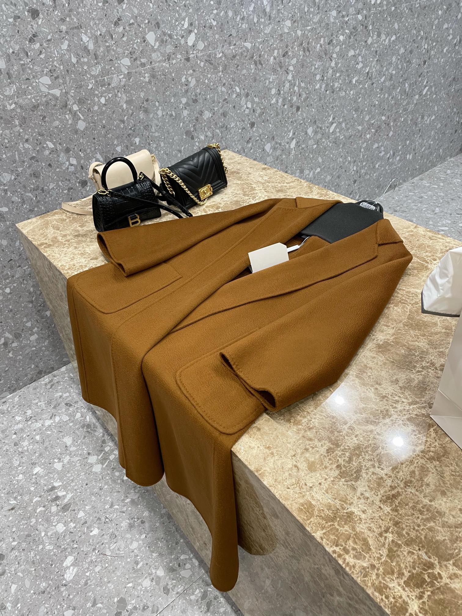 Пальто женское в стиле Max Mara Ludmilla карамельного цвета 