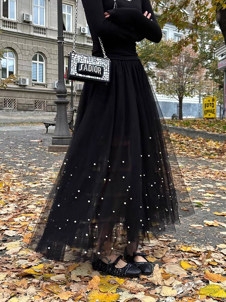 Юбка женская в стиле Dior миди из многослойной сетки чёрного цвета с декором из жемчужных бусин