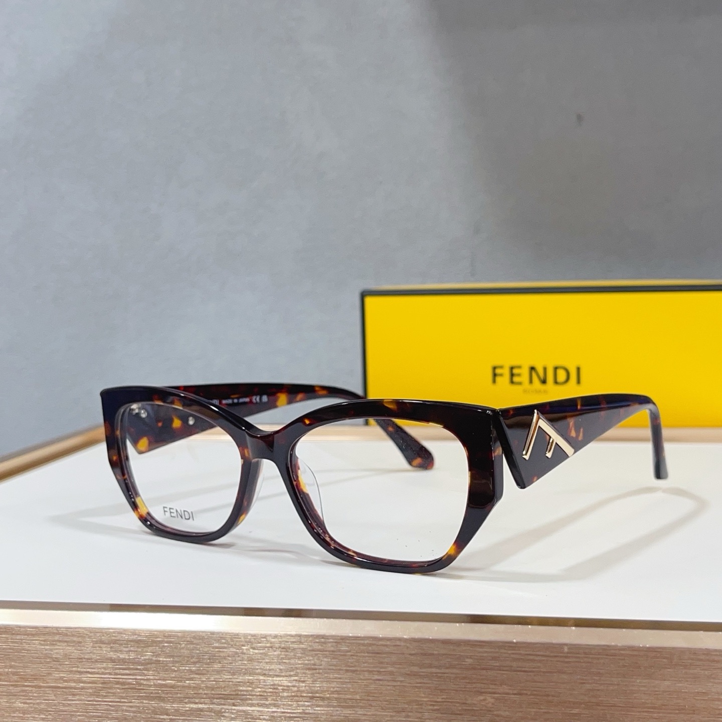 Оправа женская в стиле Fendi FE50063