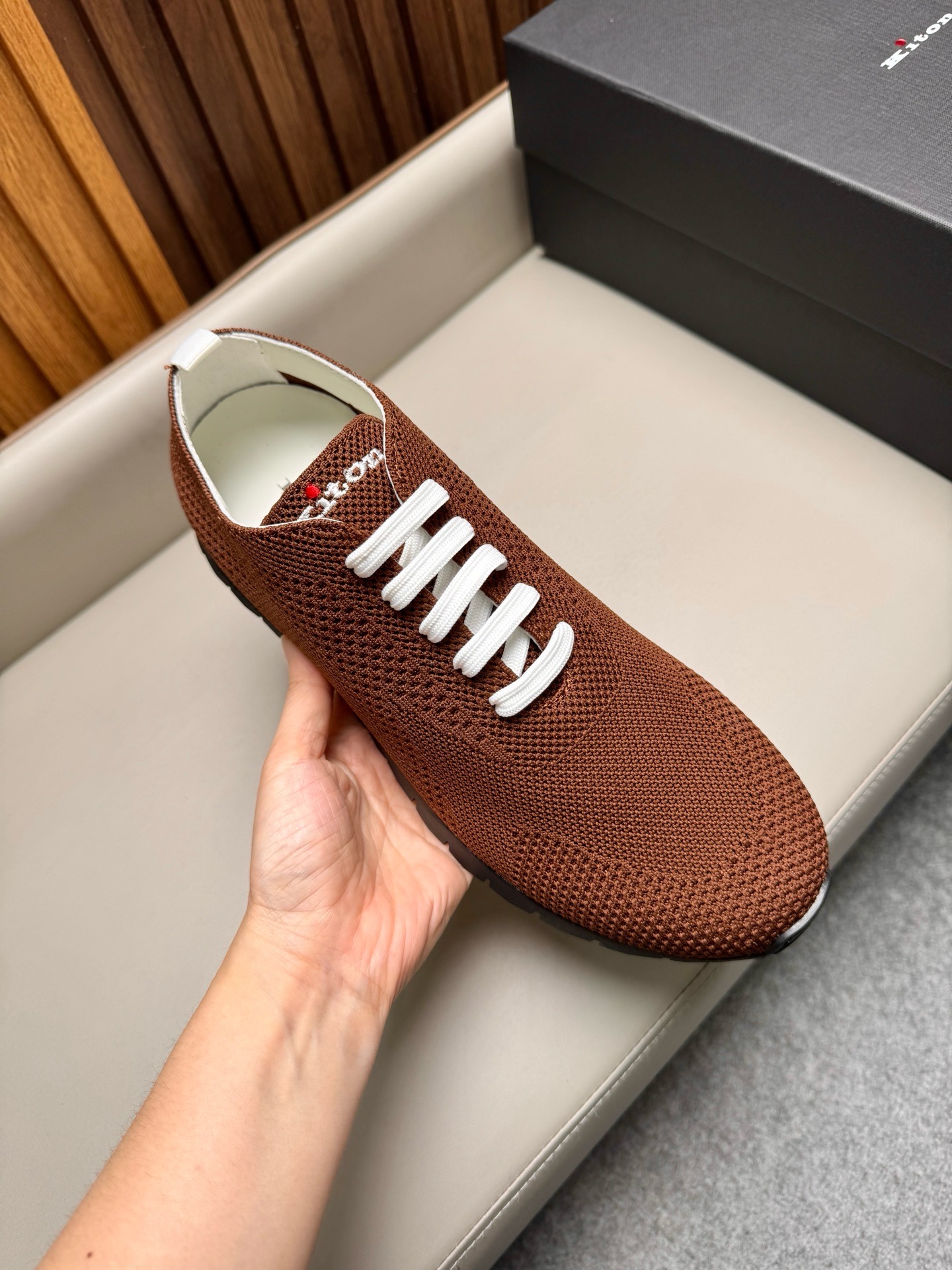 Кроссовки мужские Kiton коричневого цвета