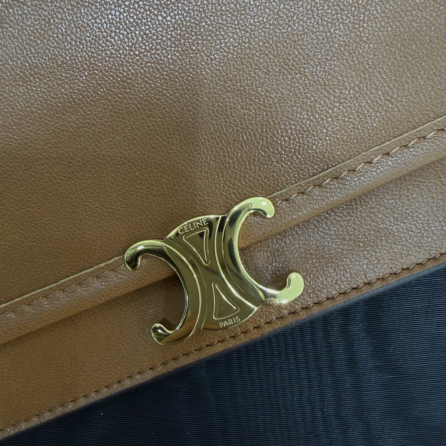 Сумка женская в стиле Celine Soft Triomphe Besace коричневого цвета