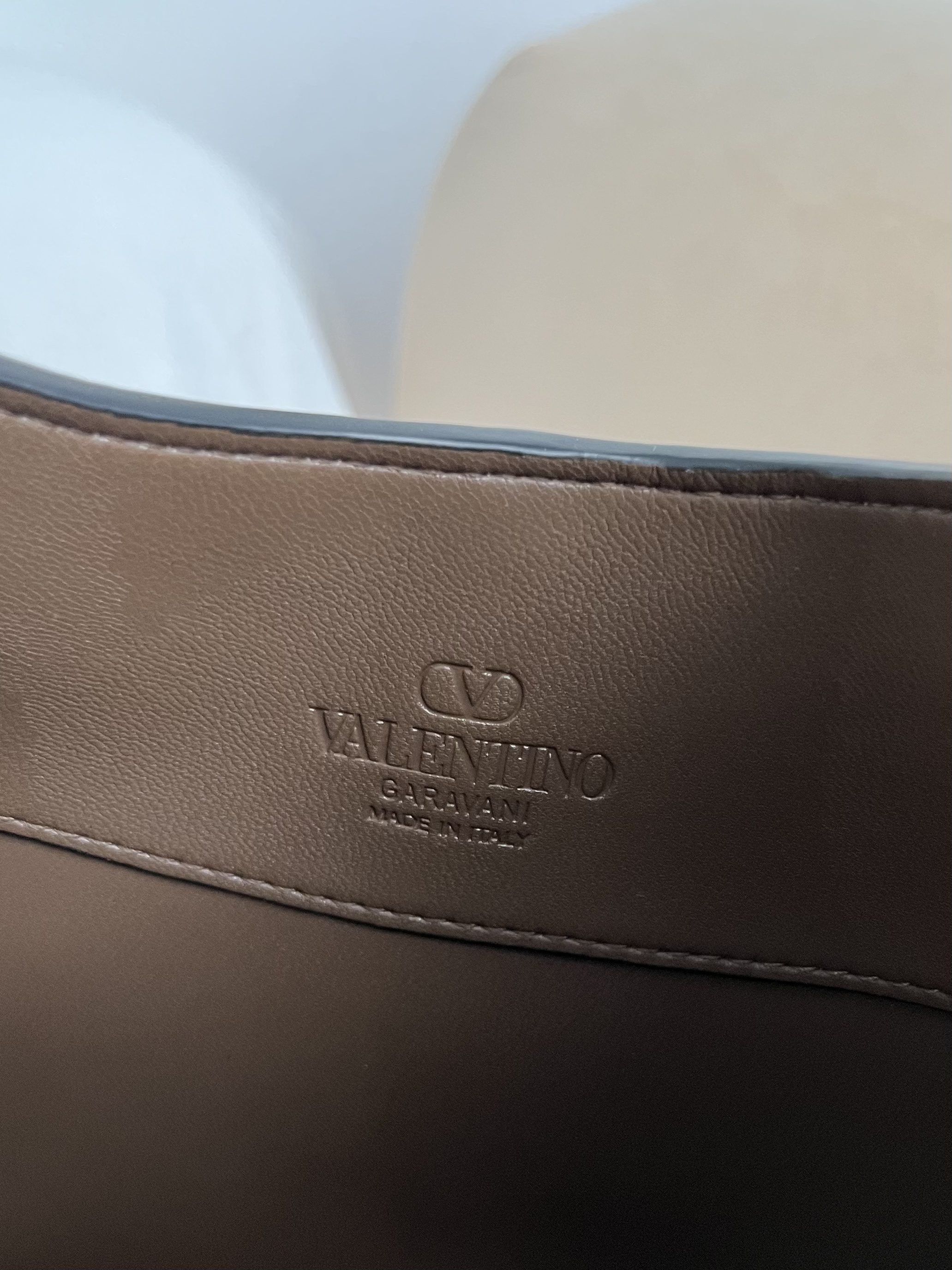 Сумка женская в стиле Valentino Garavani Hoboho Hobo коричневого цвета(28 см)