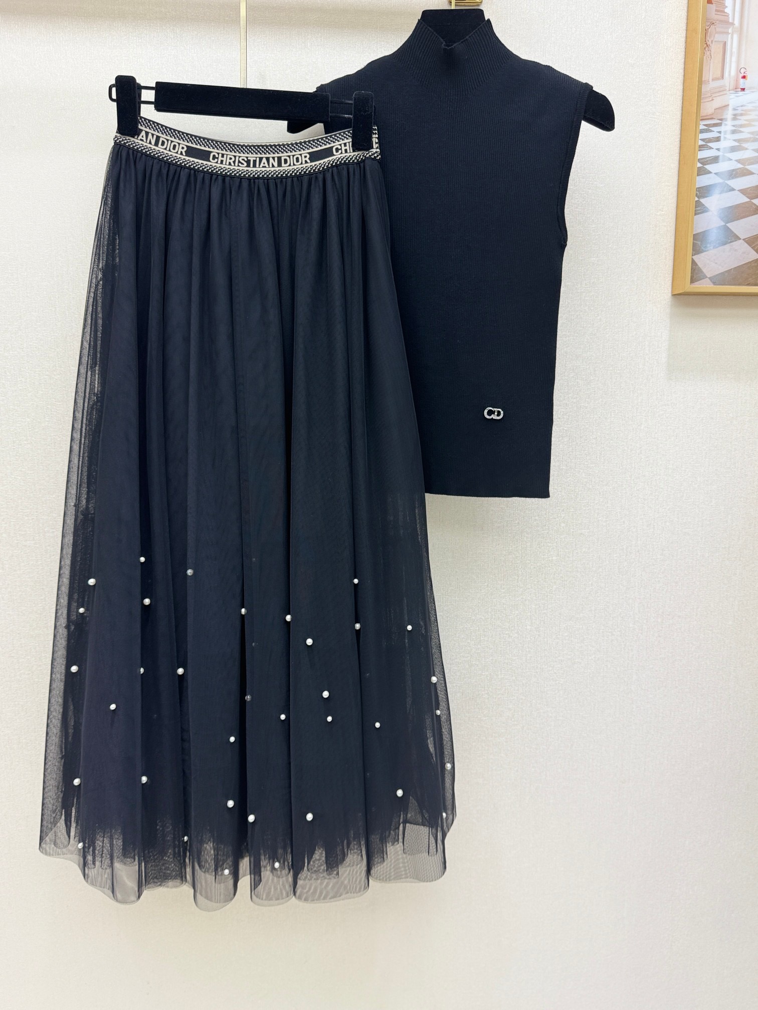 Юбка женская в стиле Dior миди из многослойной сетки чёрного цвета с декором из жемчужных бусин