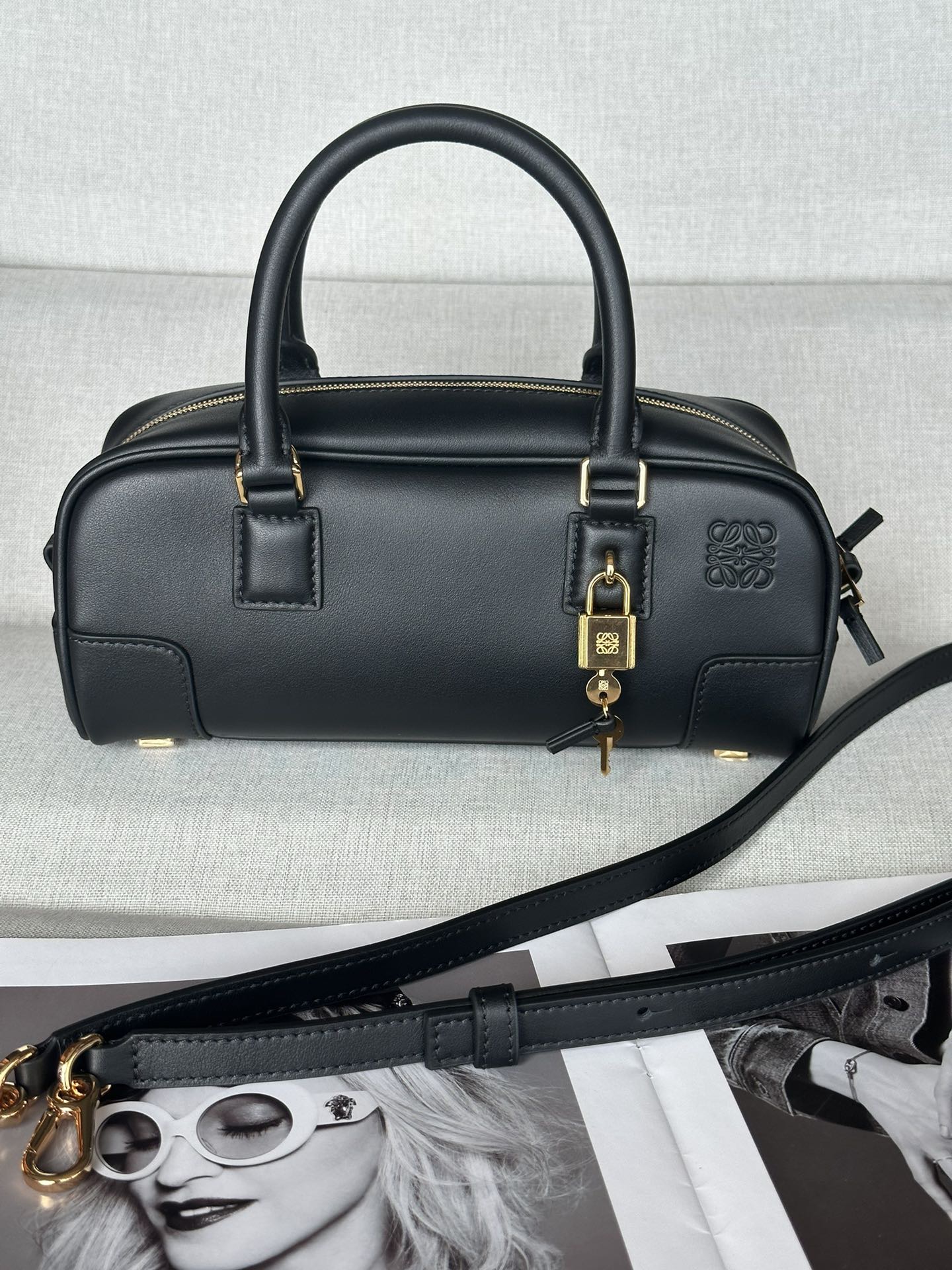Сумка женская в стиле Loewe Amazona 23 чёрного цвета