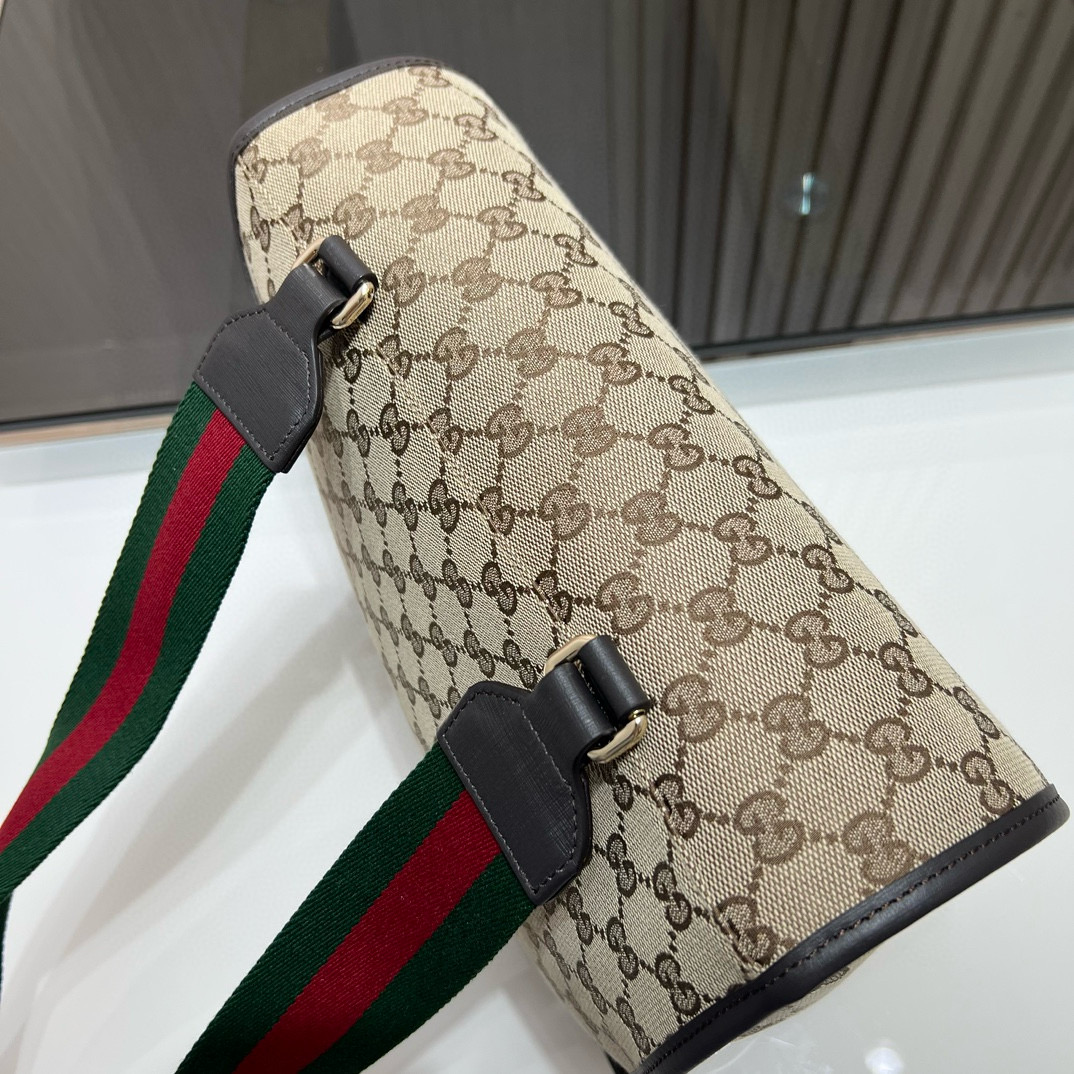 Сумка почтальонка детская в стиле Gucci GG Supreme из плотного канваса бежевого цвета с фирменной лентой