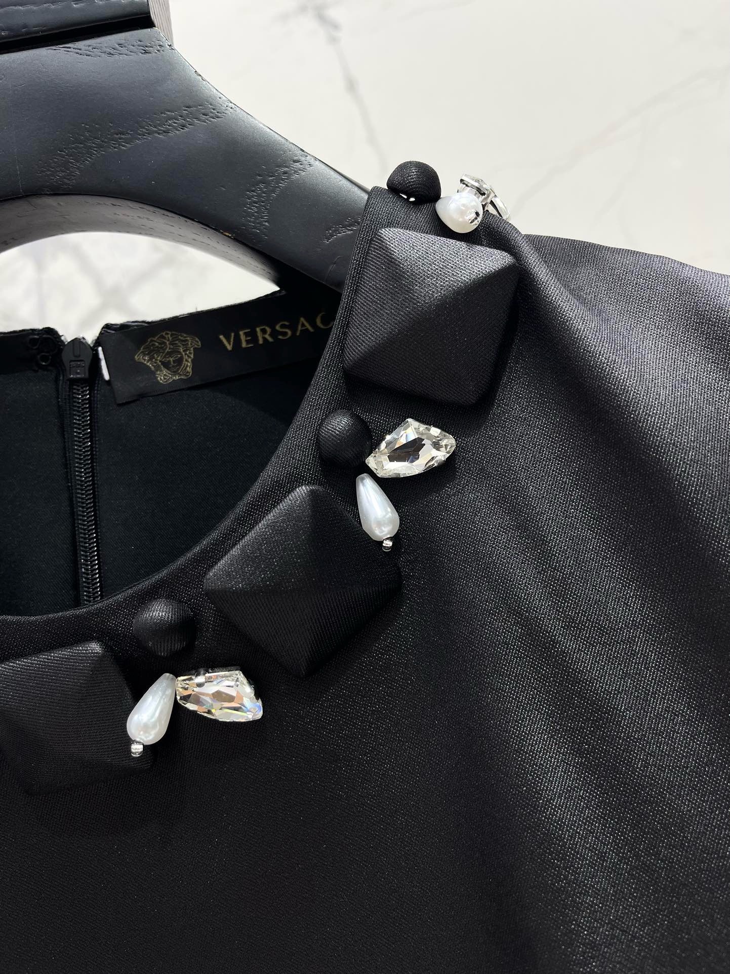 Платье женское Versace чёрного цвета