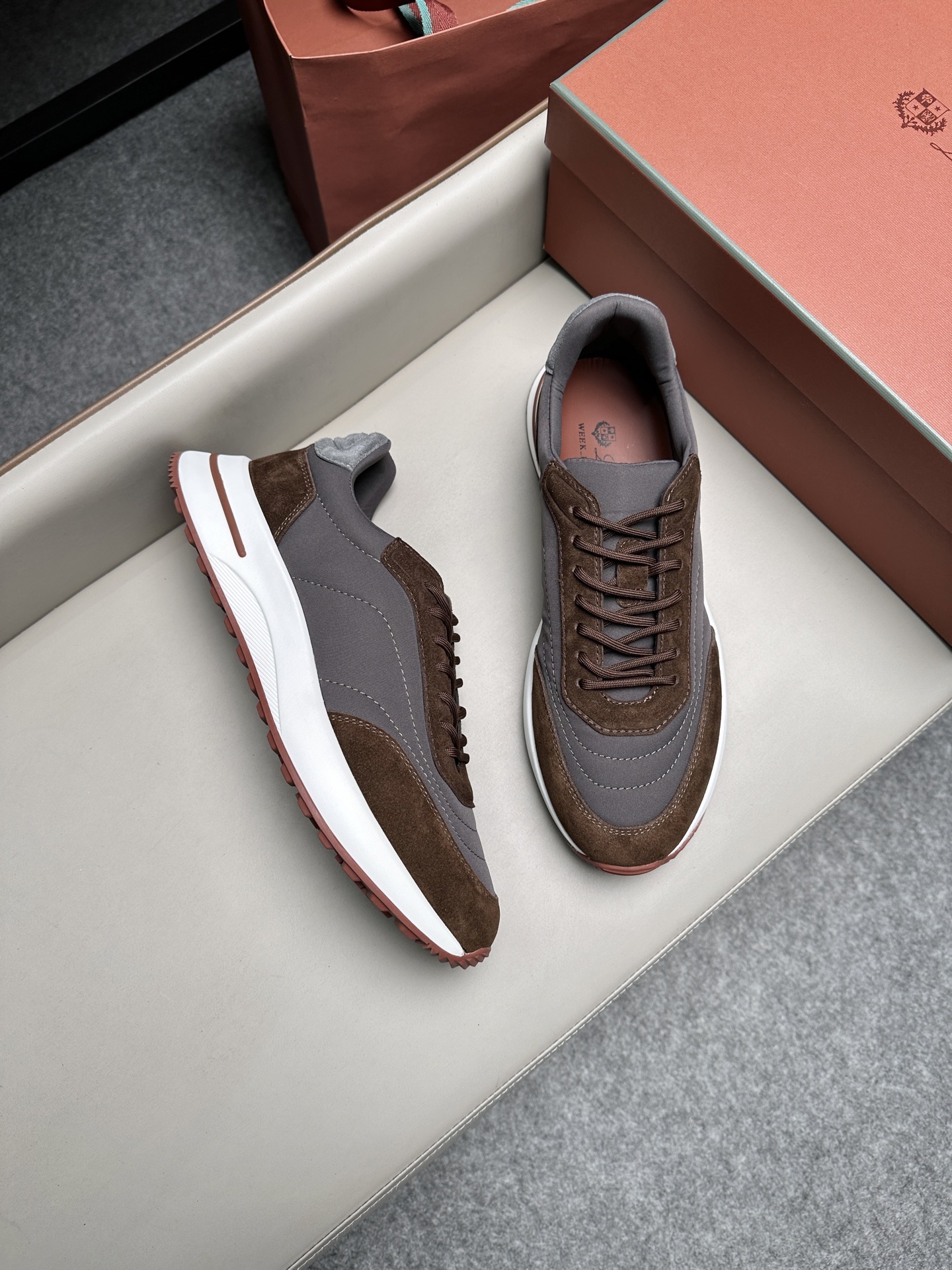 Кроссовки мужские в стиле Loro Piana серо-коричневого цвета