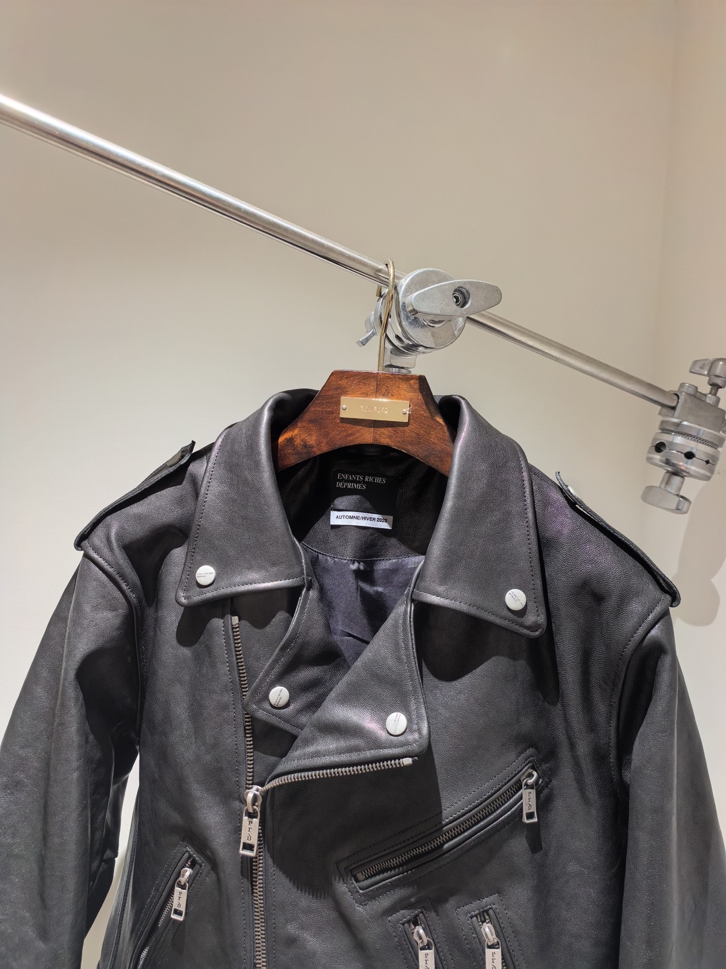 Куртка мужская в стиле Enfants Riches Déprimés Rose Buckle Moto Jacketчёрного цвета с пряжками