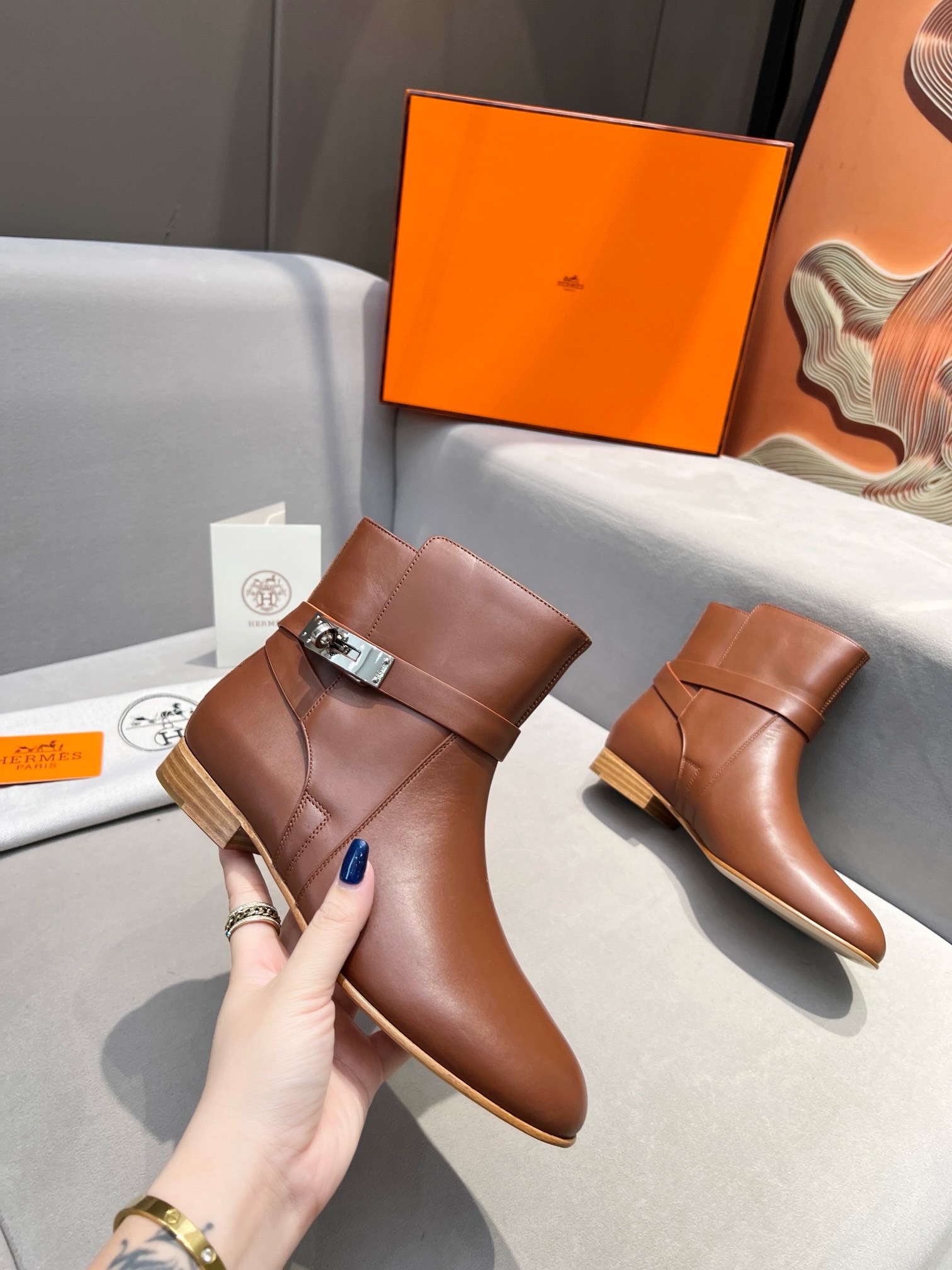 Ботильоны женские Hermès Kelsy коричневого цвета
