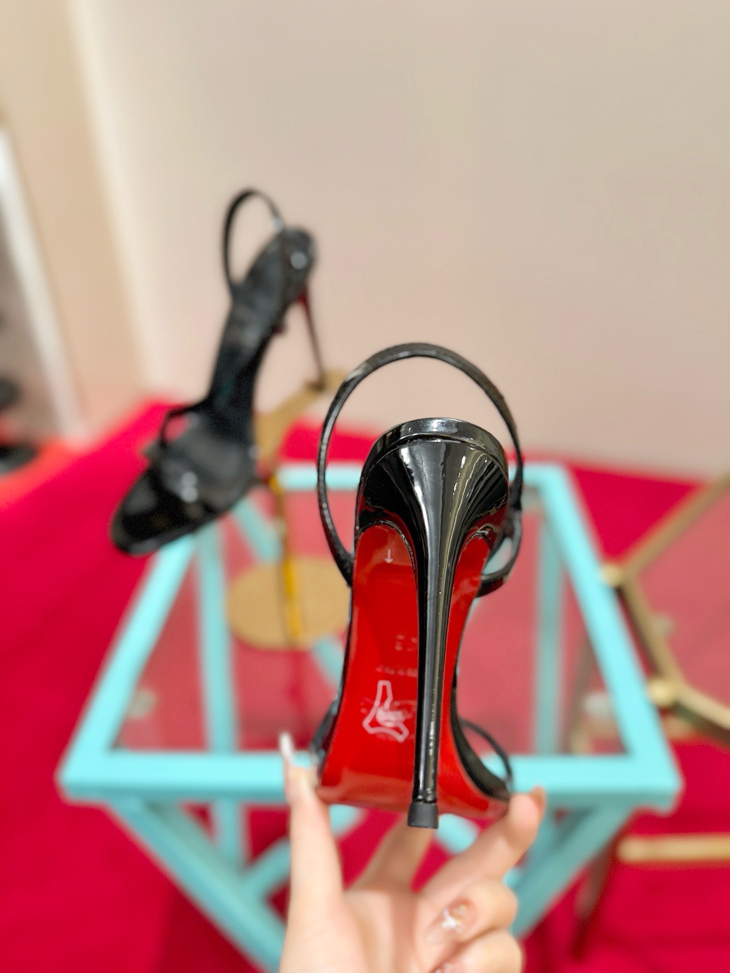 Босоножки женские Christian Louboutin чёрного цвета