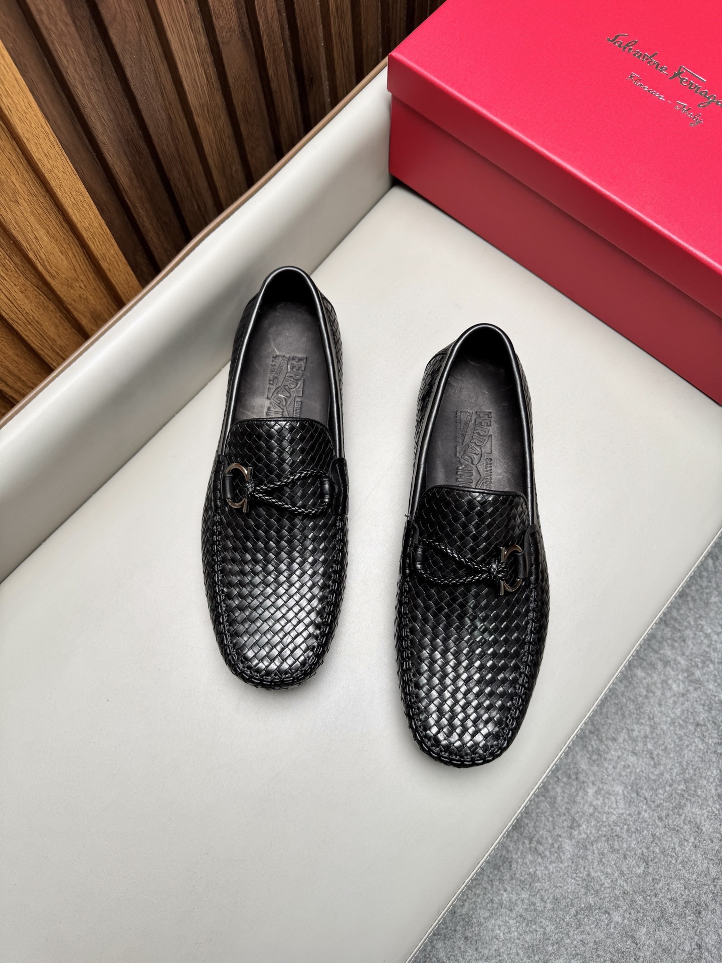 Лоферы мужские в стиле Ferragamo чёрного цвета