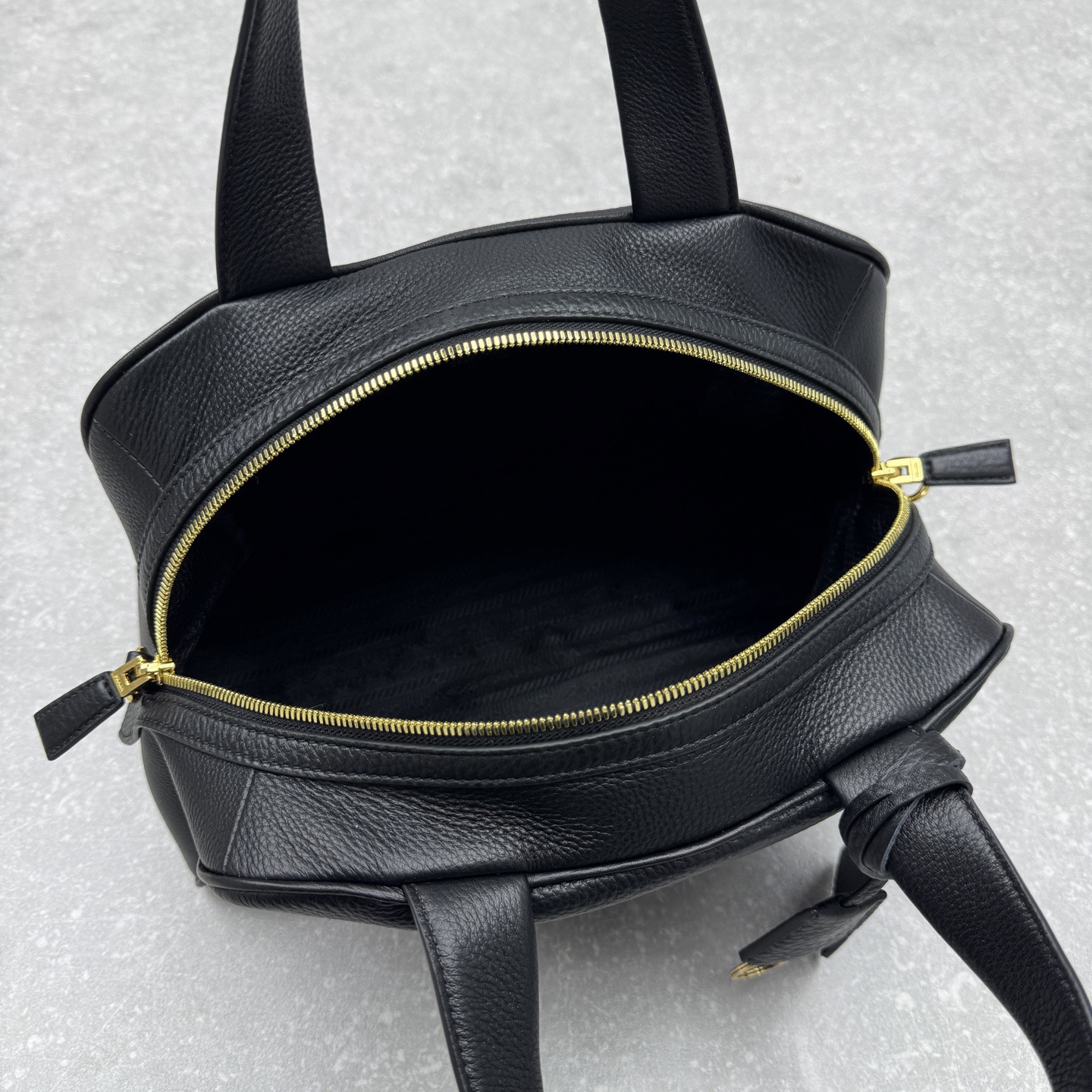 Сумка женская в стиле Prada Hobo 6861 чёрного цвета 