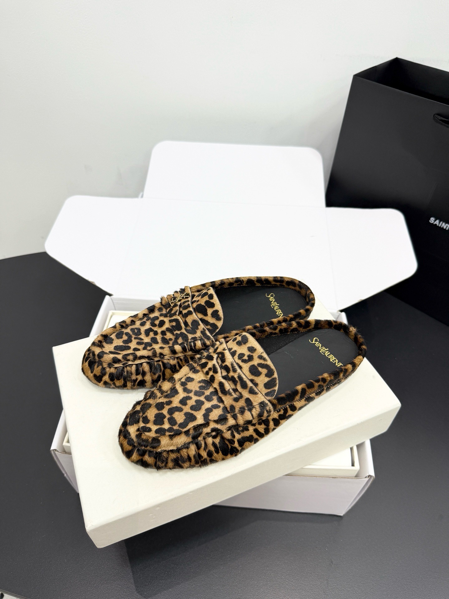 Мюли-лоферы женские в стиле Saint Laurent Le Loafer с леопардовым принтом