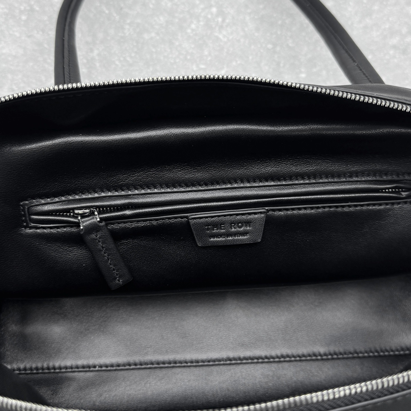 Сумка женская в стиле The Row Astra чёрного  цвета