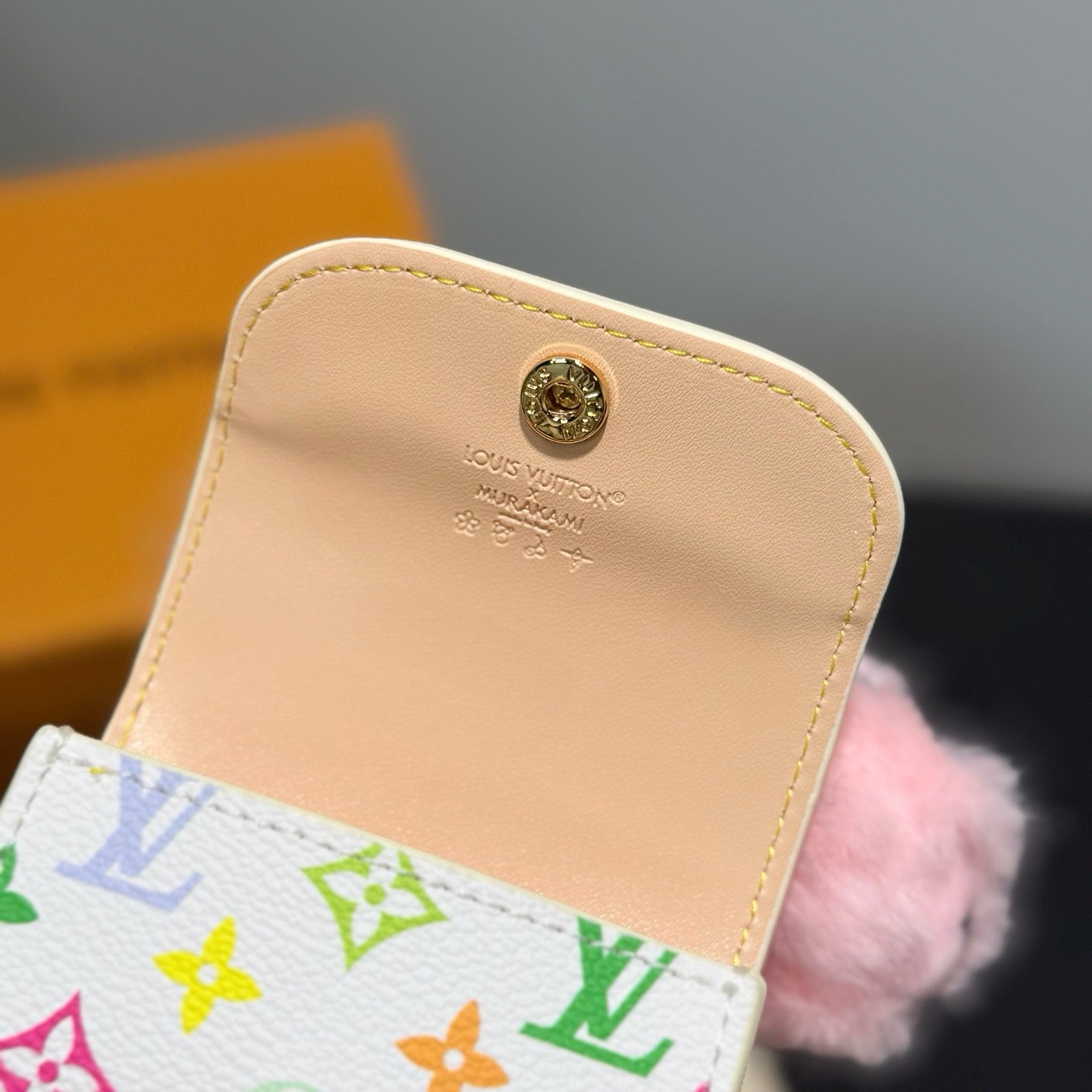 Брелок женский Louis Vuitton LV Cute Capybara розового цвета