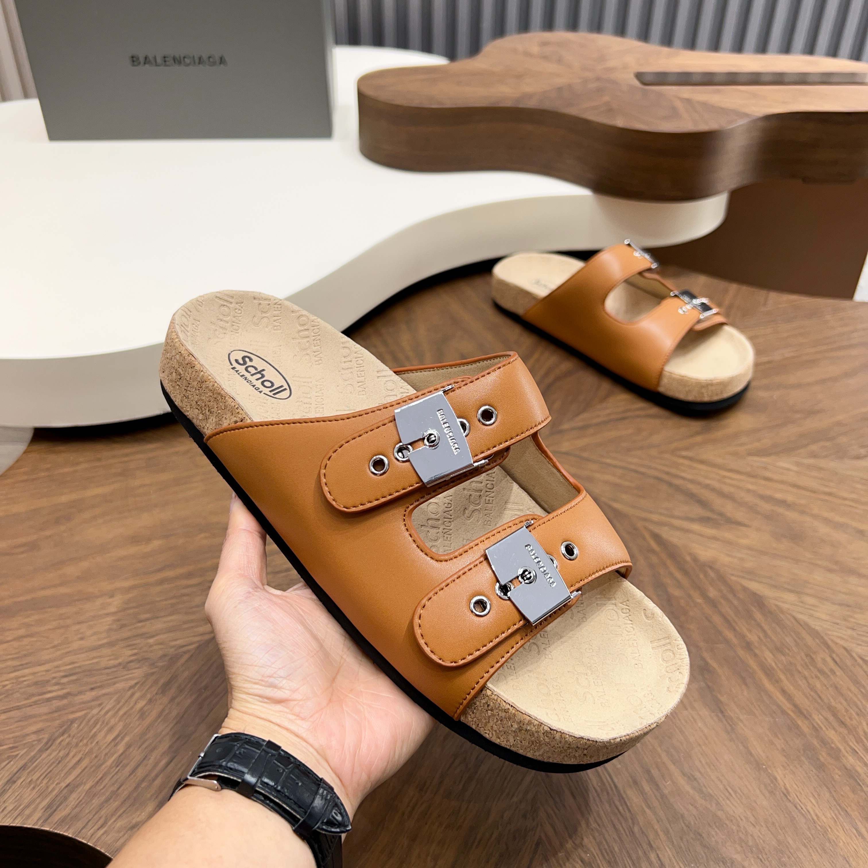 Сандалии мужские в стиле Balenciaga с пробковой подошвой коричневого цвета