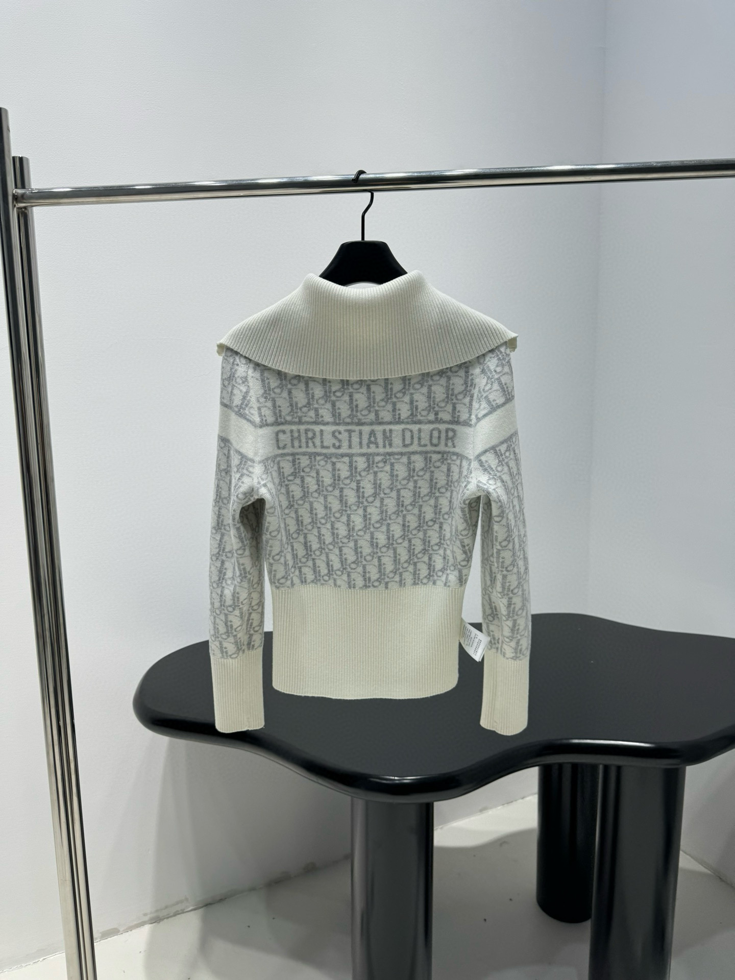 Кофта женская в стиле Dior из шерстяного трикотажа молочного цвета с жаккардовым узором