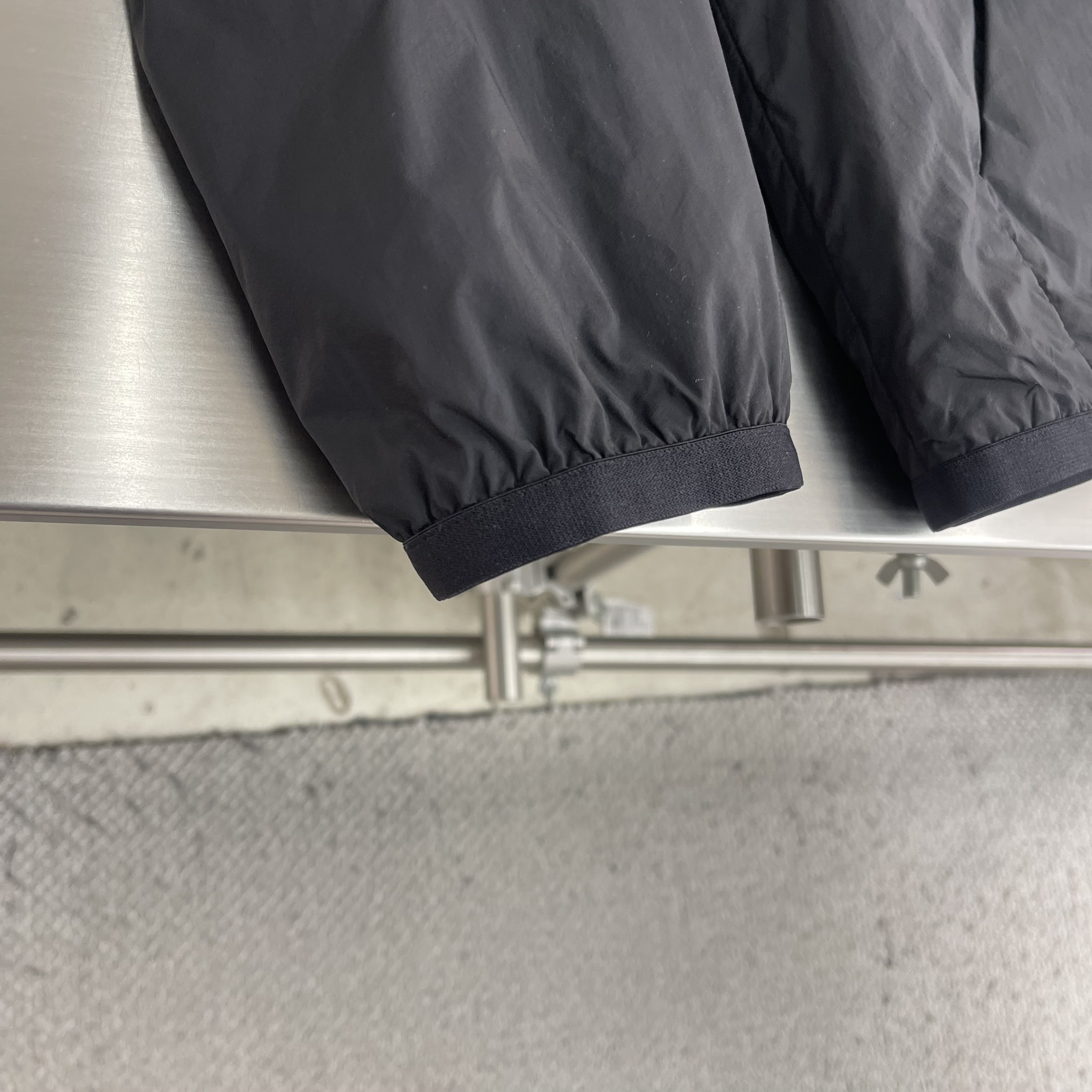 Куртка мужская в стиле Moncler лёгкая ветровка чёрного цвета на молнии