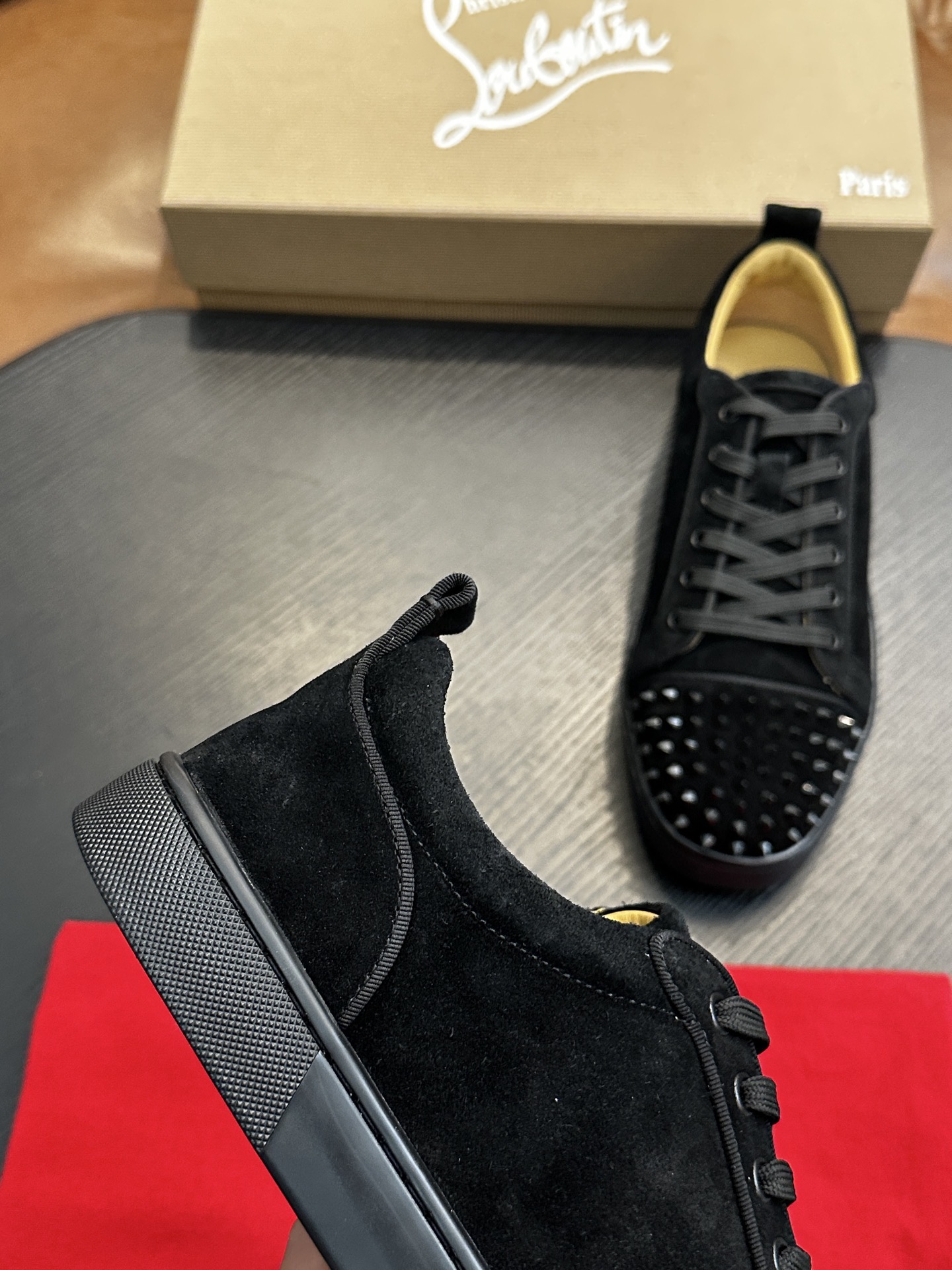 Кроссовки мужские в стиле Christian Louboutin чёрного цвета с шипами