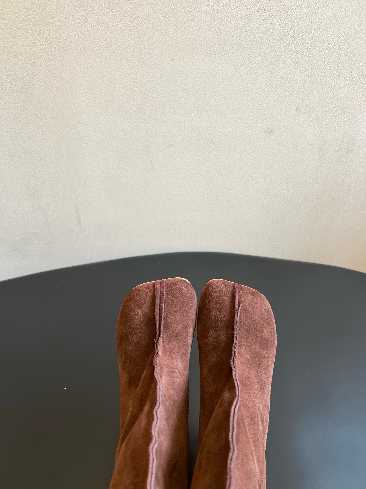 Сапоги женские Maison Margiela Tabi коричневого цвета