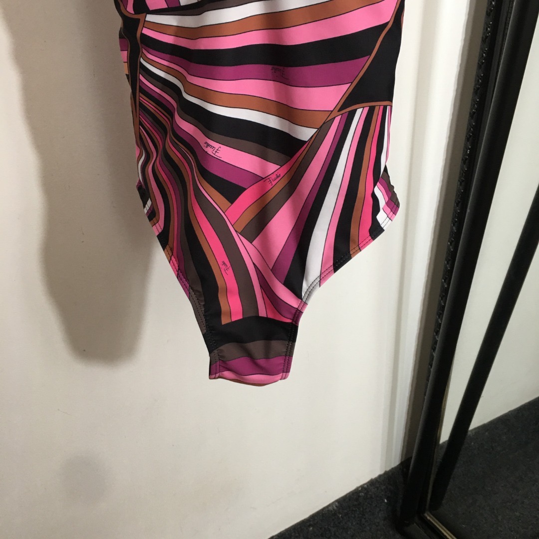 Купальник женский в стиле Emilio Pucci слитный розового цвета с принтом и бретелями