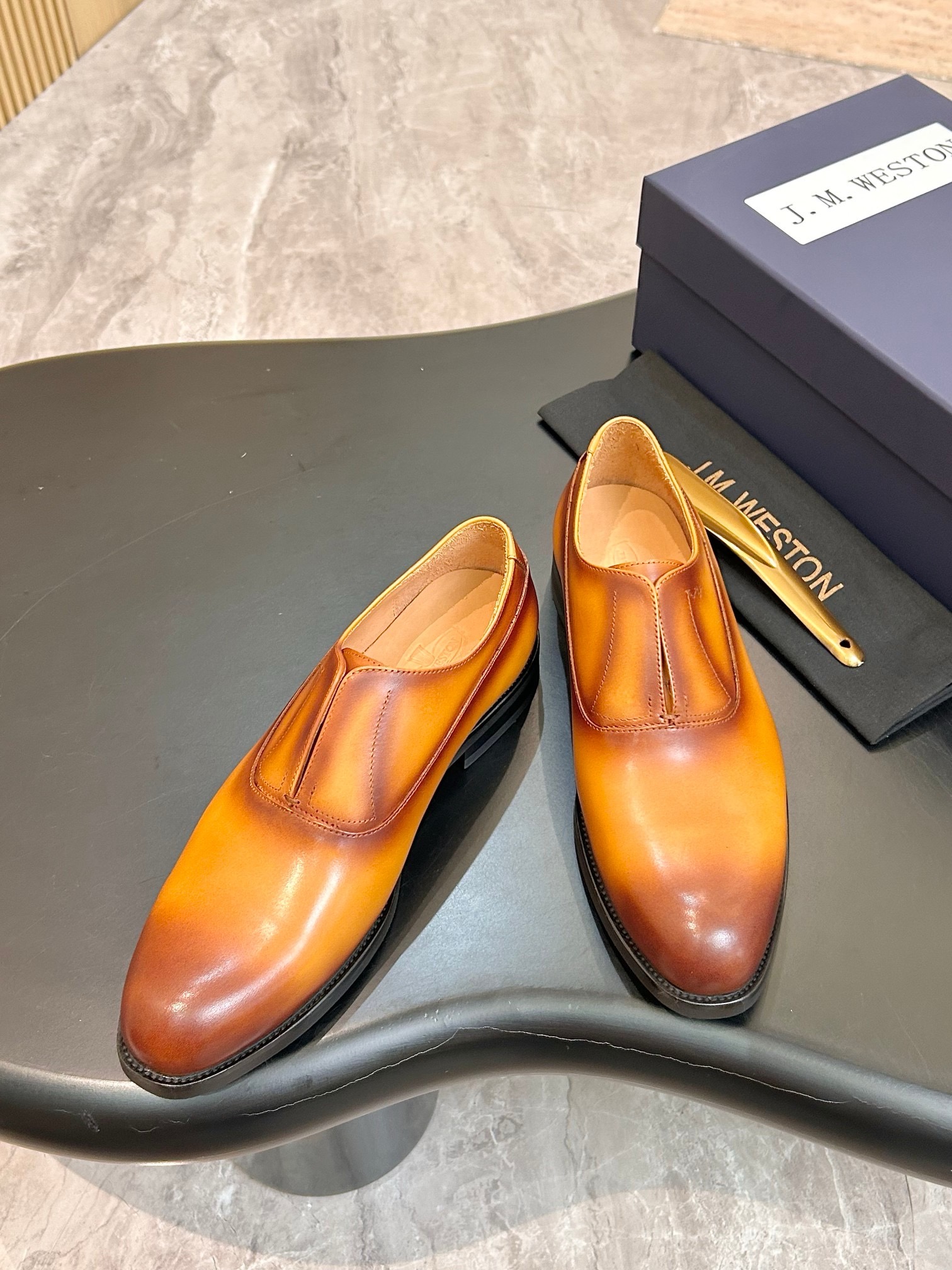 Туфли мужские J.M. Weston Iena Slip-On Oxford коньячно-желтого цвета