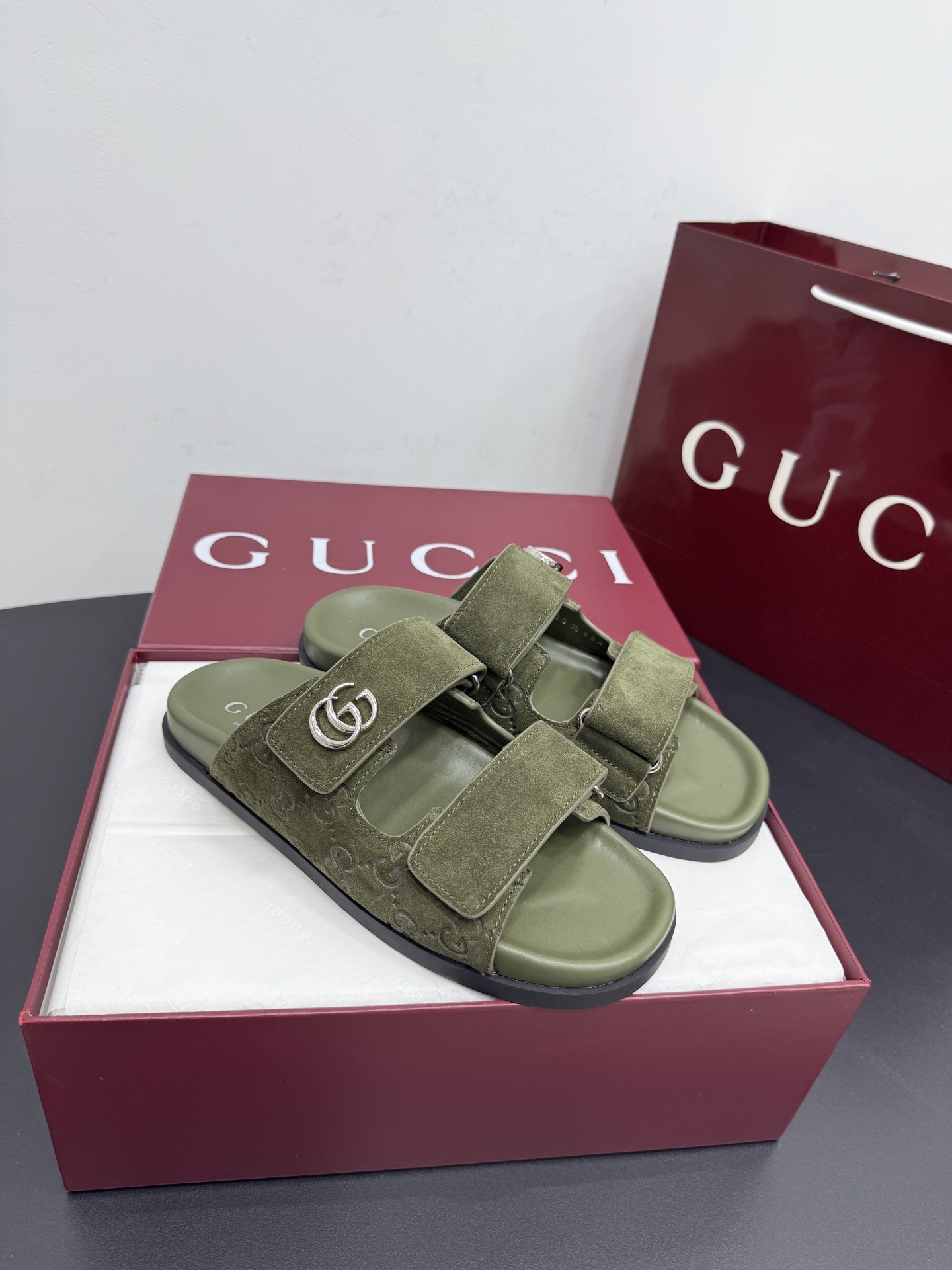 Сандалии женские в стиле Gucci GG оливкового цвета