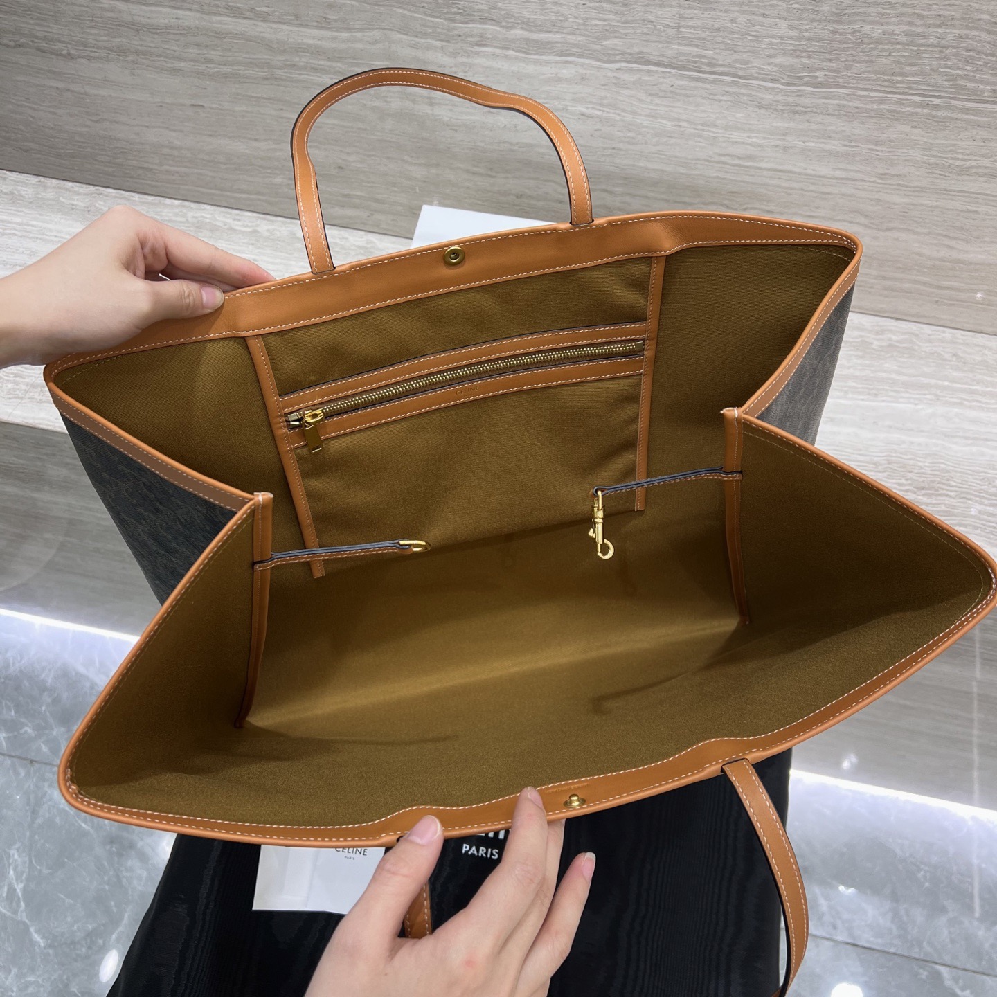 Сумка-шоппер женская в стиле Celine Flat Shopper Triomphe