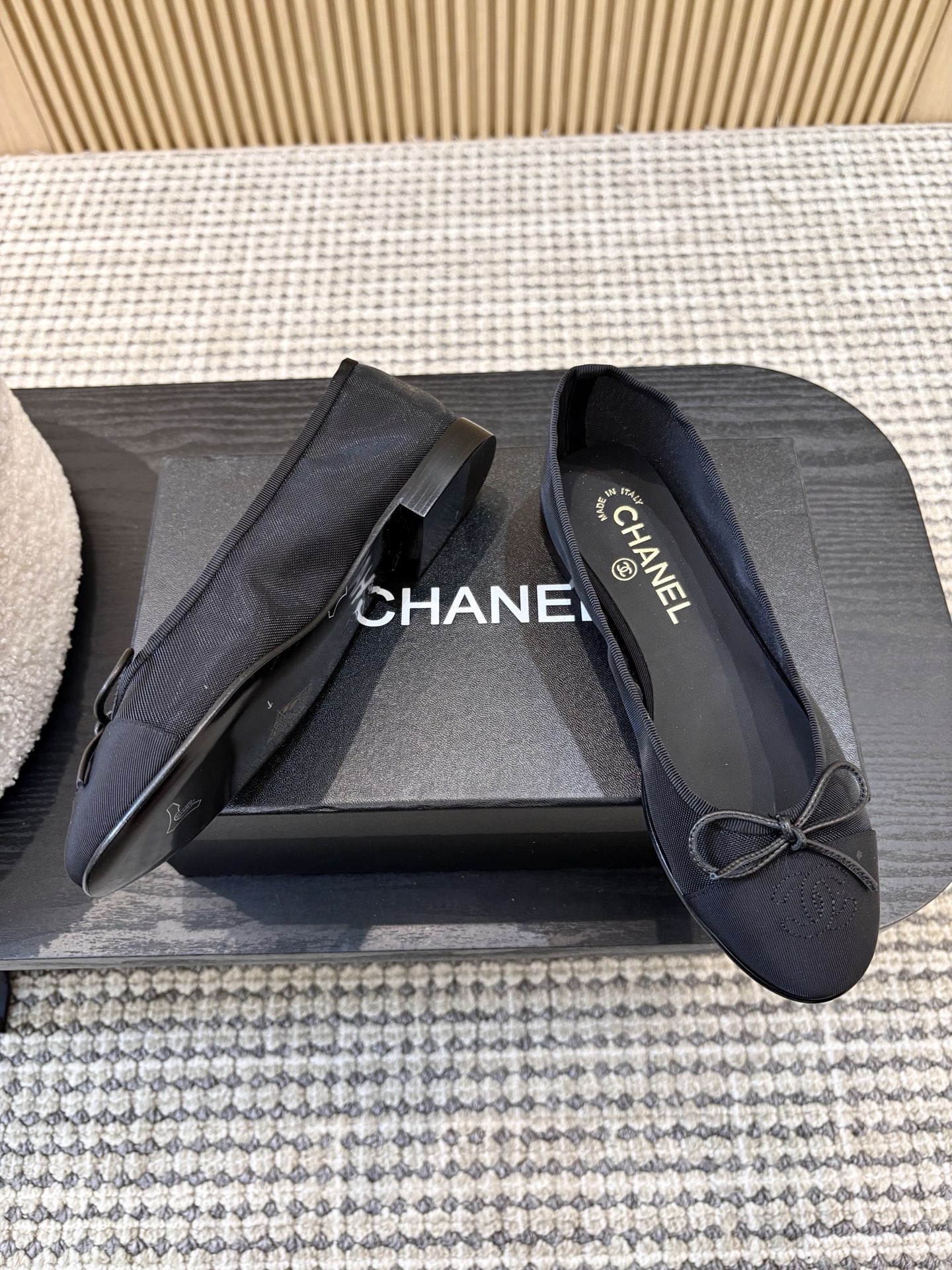 Балетки женские Chanel черного цвета