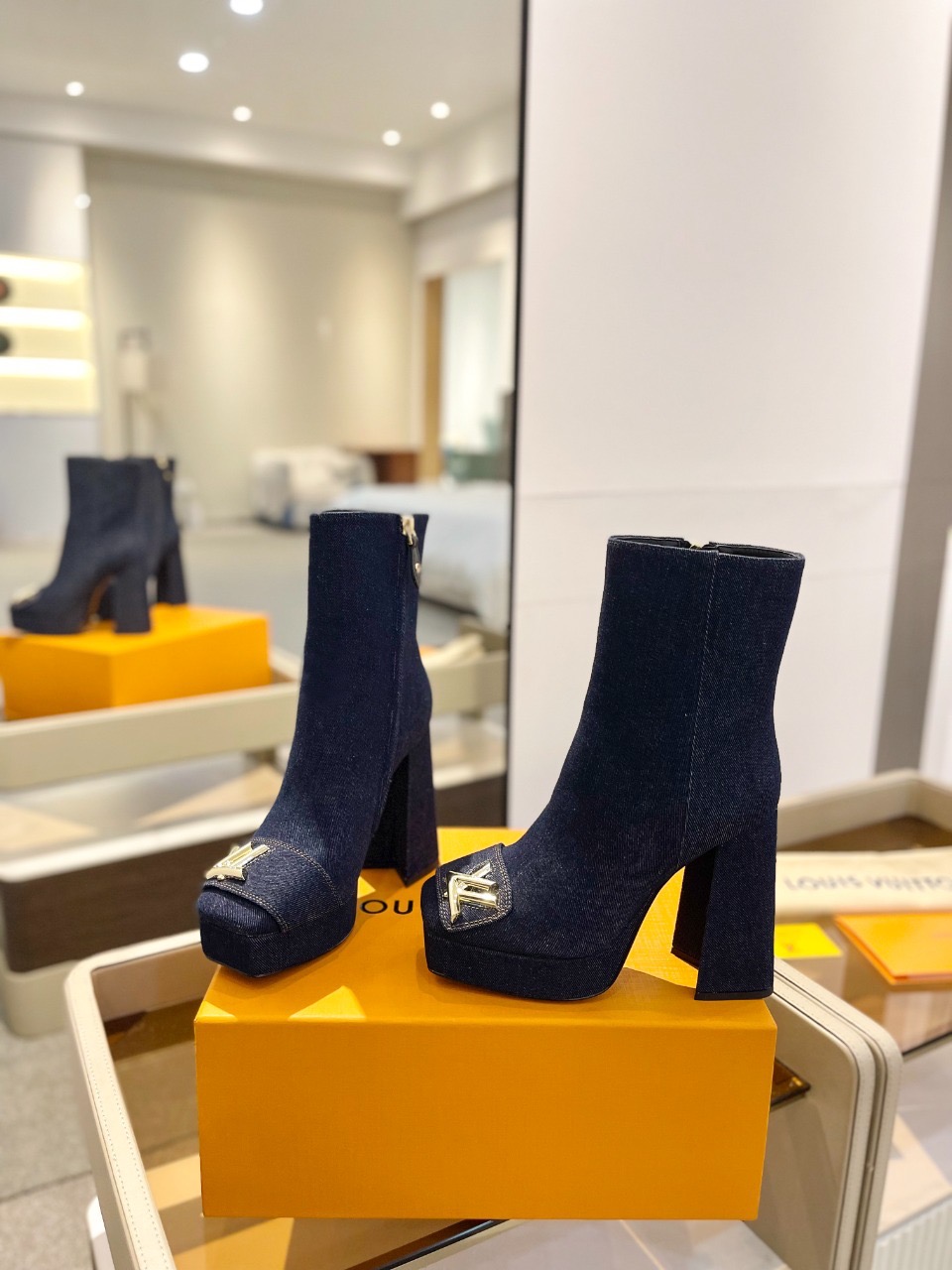 Ботильоны Louis Vuitton Platform Ankle Boot темно-синего цвета