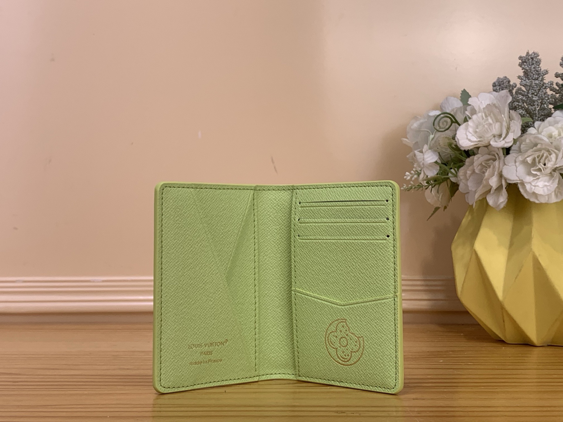 Портмоне унисекс в стиле Louis Vuitton Monogram Donuts компактный зелёного цвета