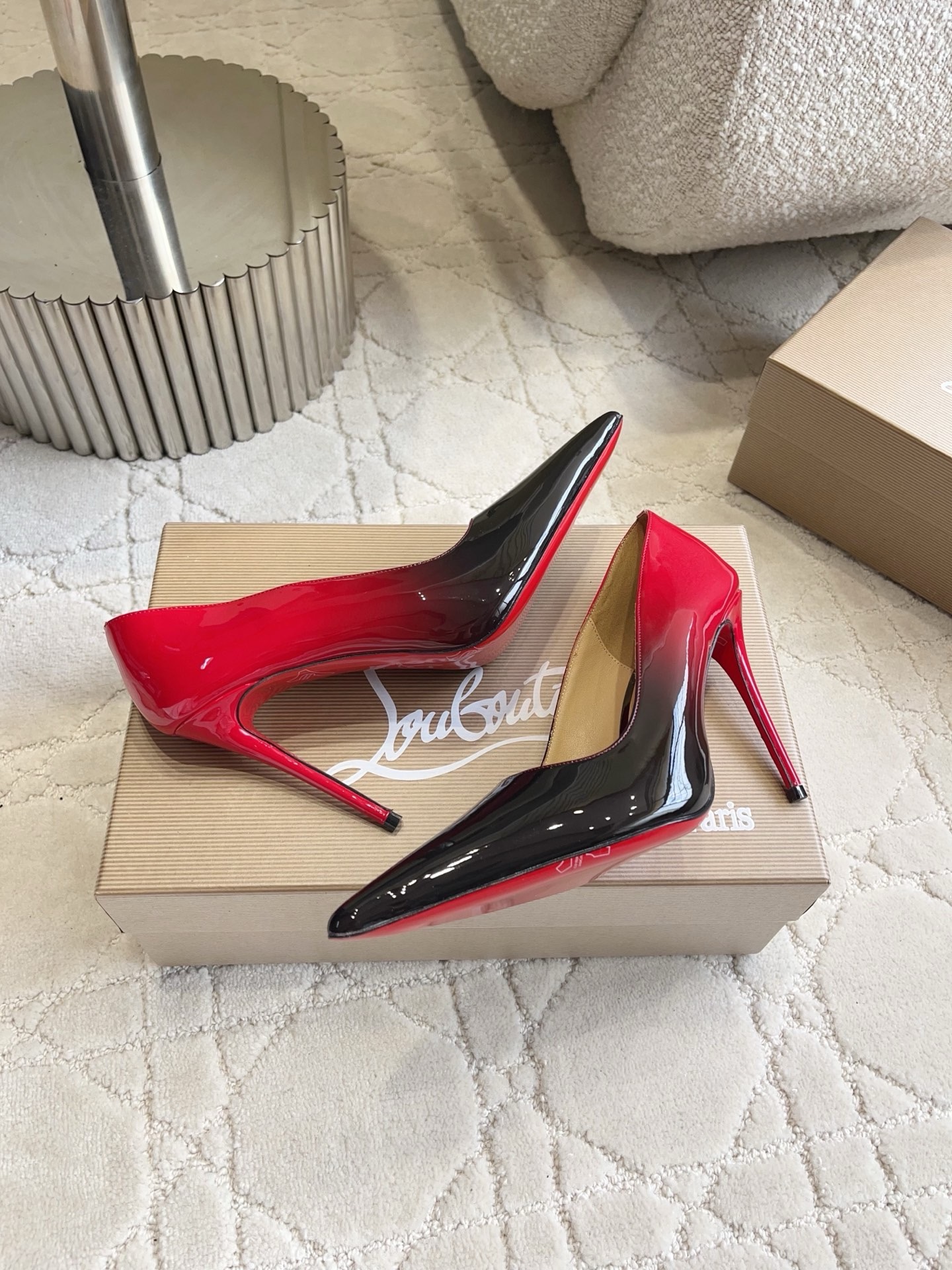 Туфли женские в стиле Christian Louboutin So Kate черно-красного цвета