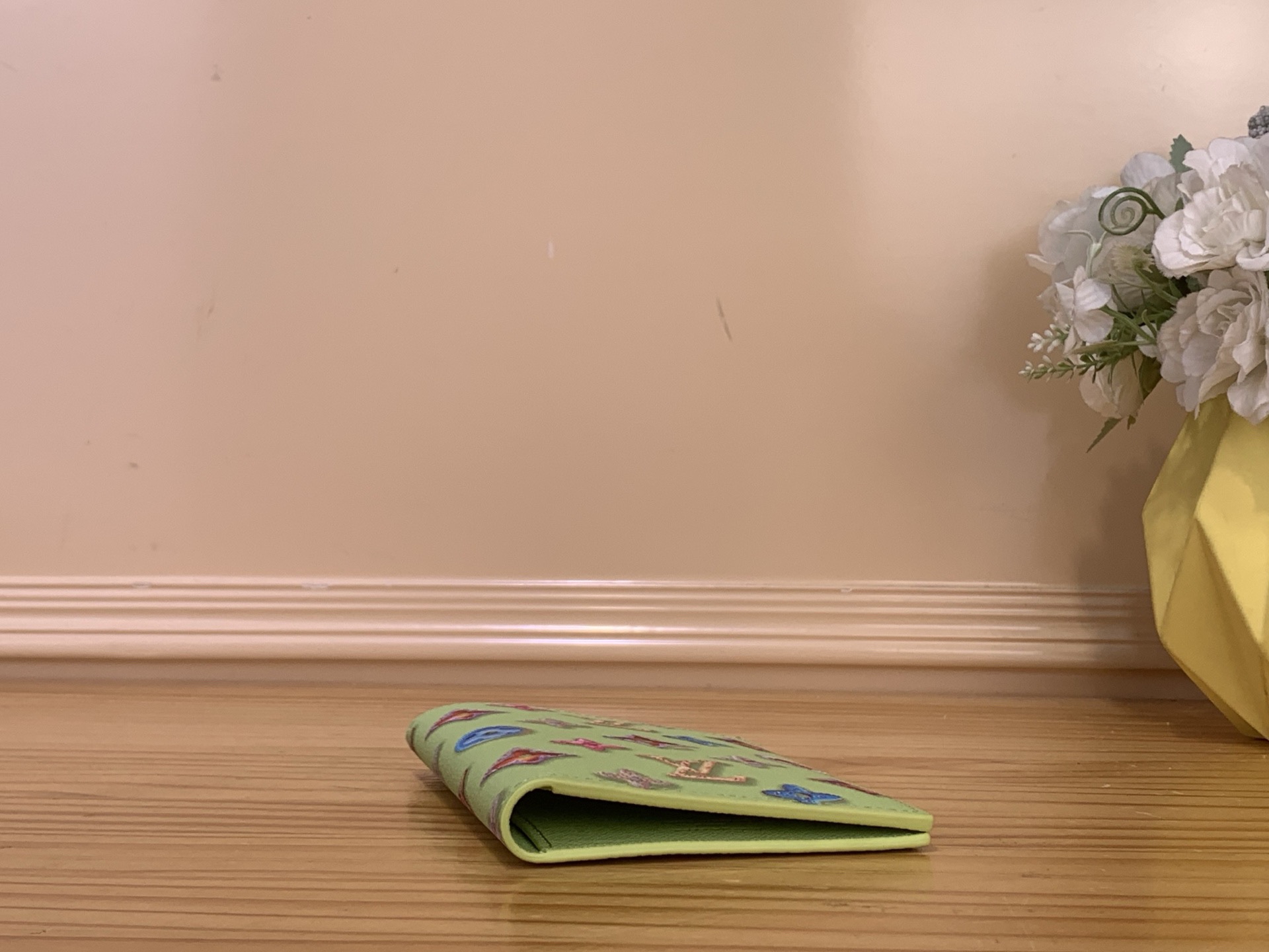 Обложка унисекс для паспорта в стиле Louis Vuitton Monogram Donuts зелёного цвета