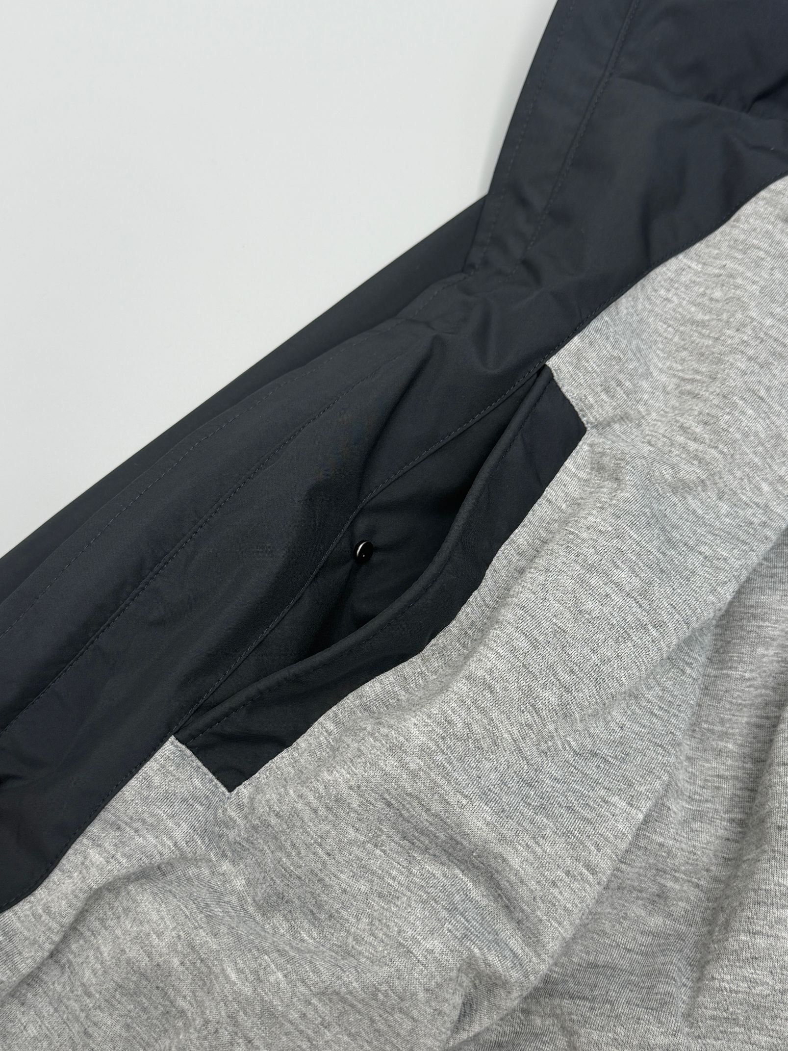 Куртка мужская в стиле Zegna с капюшоном демисезонная черного цвета