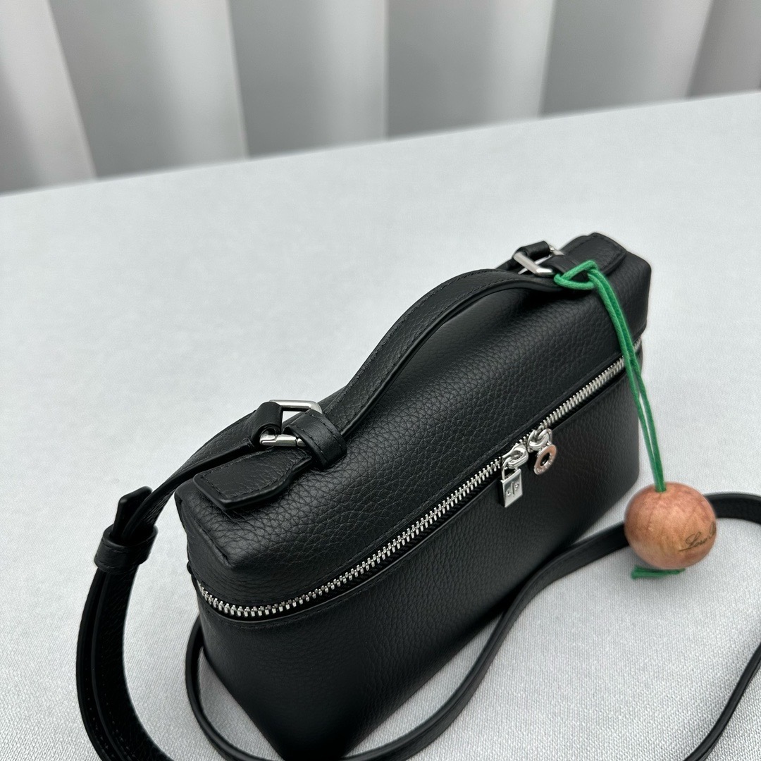 Сумка женская Loro Piana Extra Pocket L19 чёрного цвета