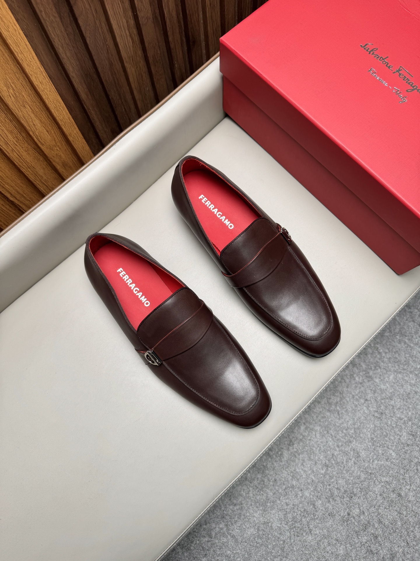 Лоферы мужские в стиле Ferragamo Gancini коричневого цвета