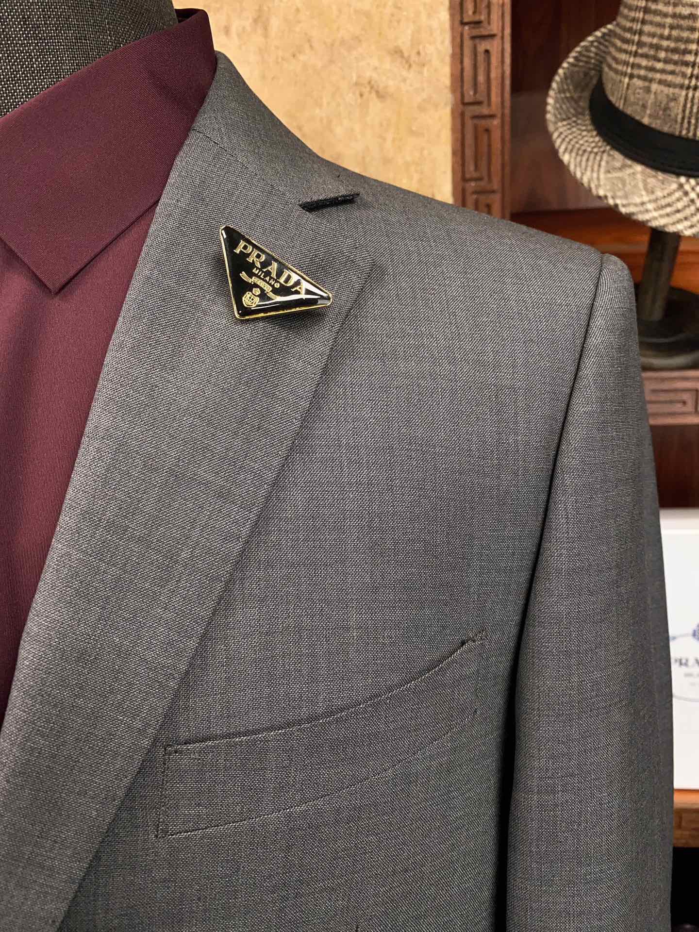 Костюм мужской в стиле Prada серого цвета (пиджак + брюки)