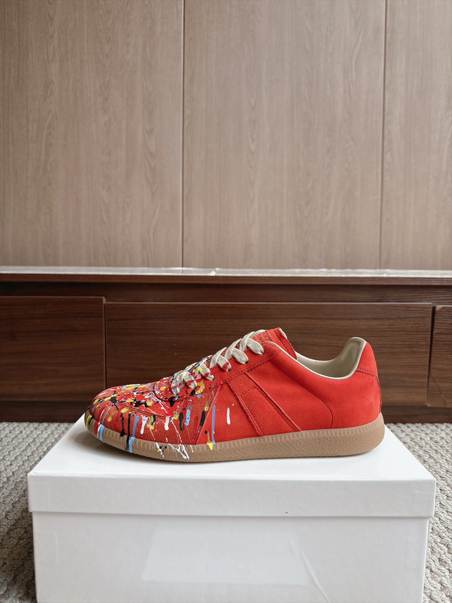 Кроссовки Maison Margiela Replica Paint Splatter красного цвета