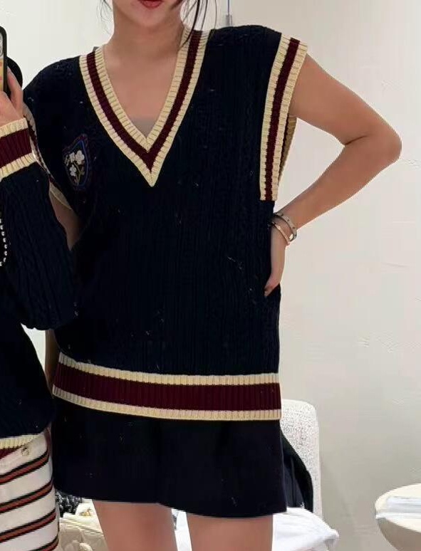 Костюм женский в стиле Chanel тёмно-синего с юбкой и кардиганом