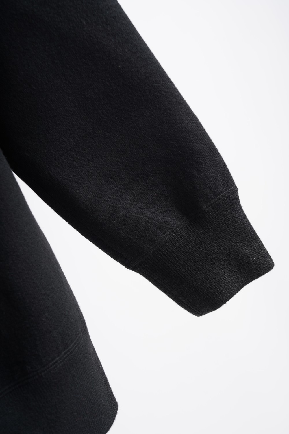 Свитер мужской в стиле Prada Wool Crewneck из плотной шерсти чёрного цвета