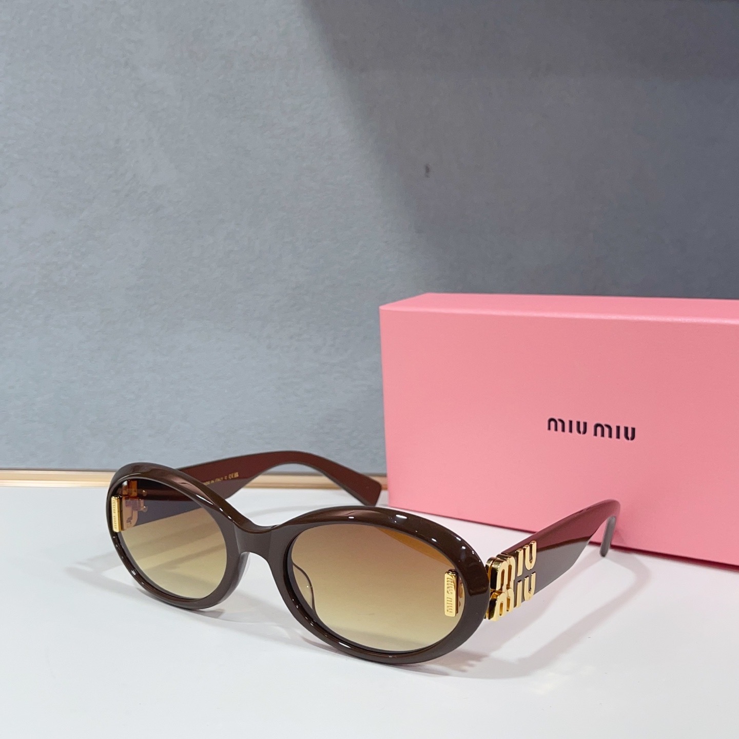 Очки солнцезащитные женские в стиле Miu Miu овальной формы
