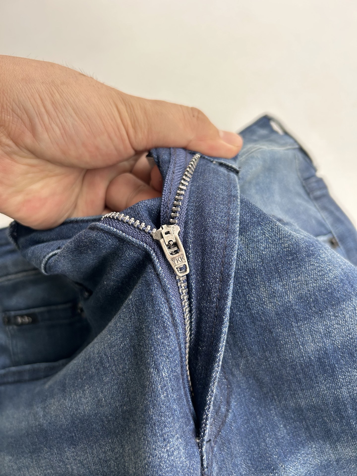 Джинсы мужские в стиле Ralph Lauren синего цвета зауженные с эффектом варки