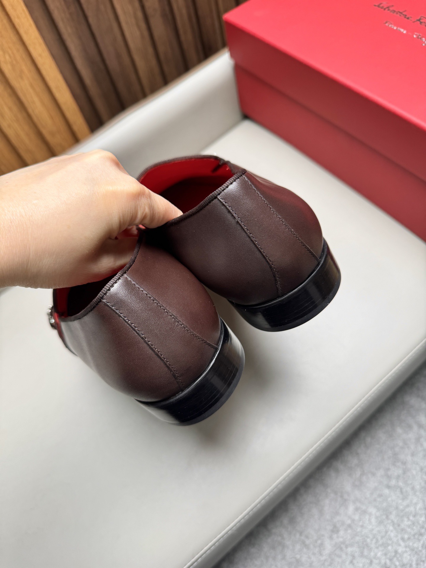 Лоферы мужские в стиле Ferragamo Gancini коричневого цвета