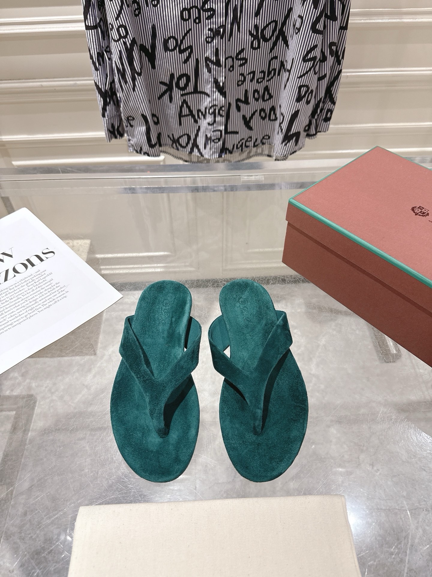 Шлёпанцы женские в стиле Loro Piana изумрудного цвета