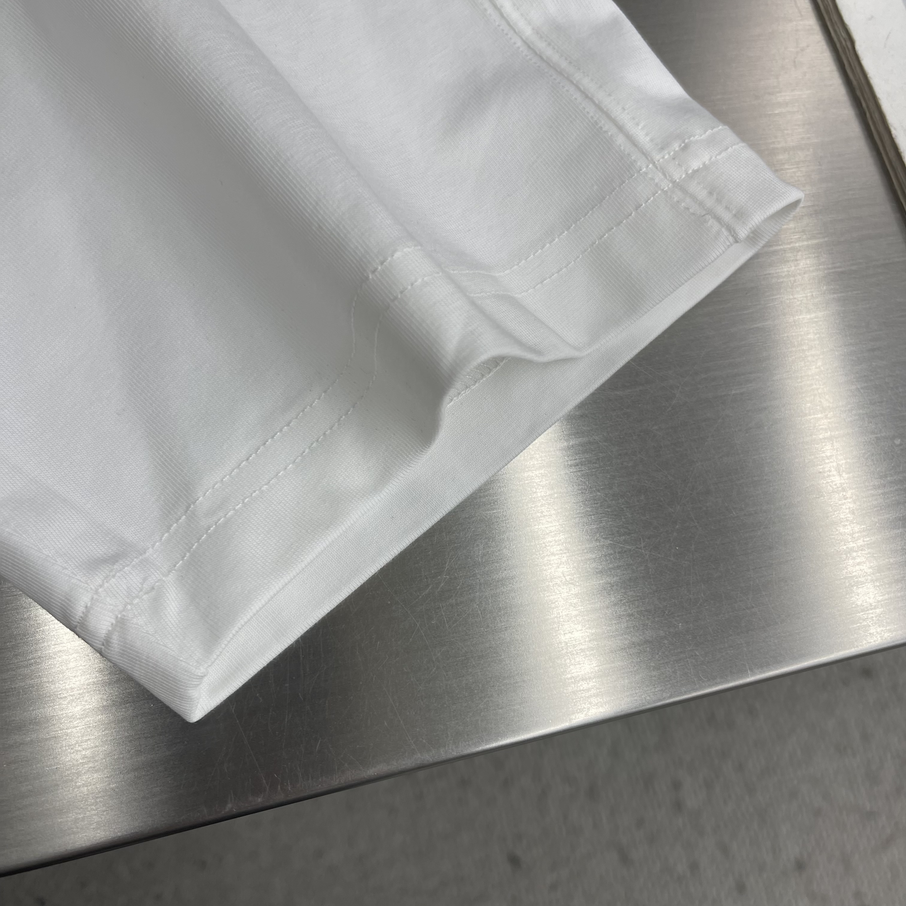 Футболка мужская в стиле Descente прямого кроя с логотипом