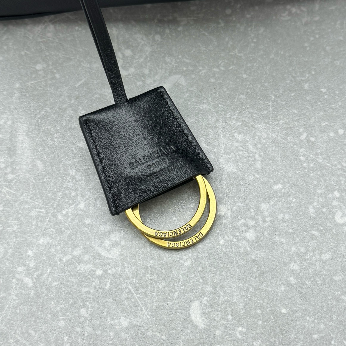 Сумка женская Balenciaga Rodeo Mini чёрного цвета с золотистой фурнитурой