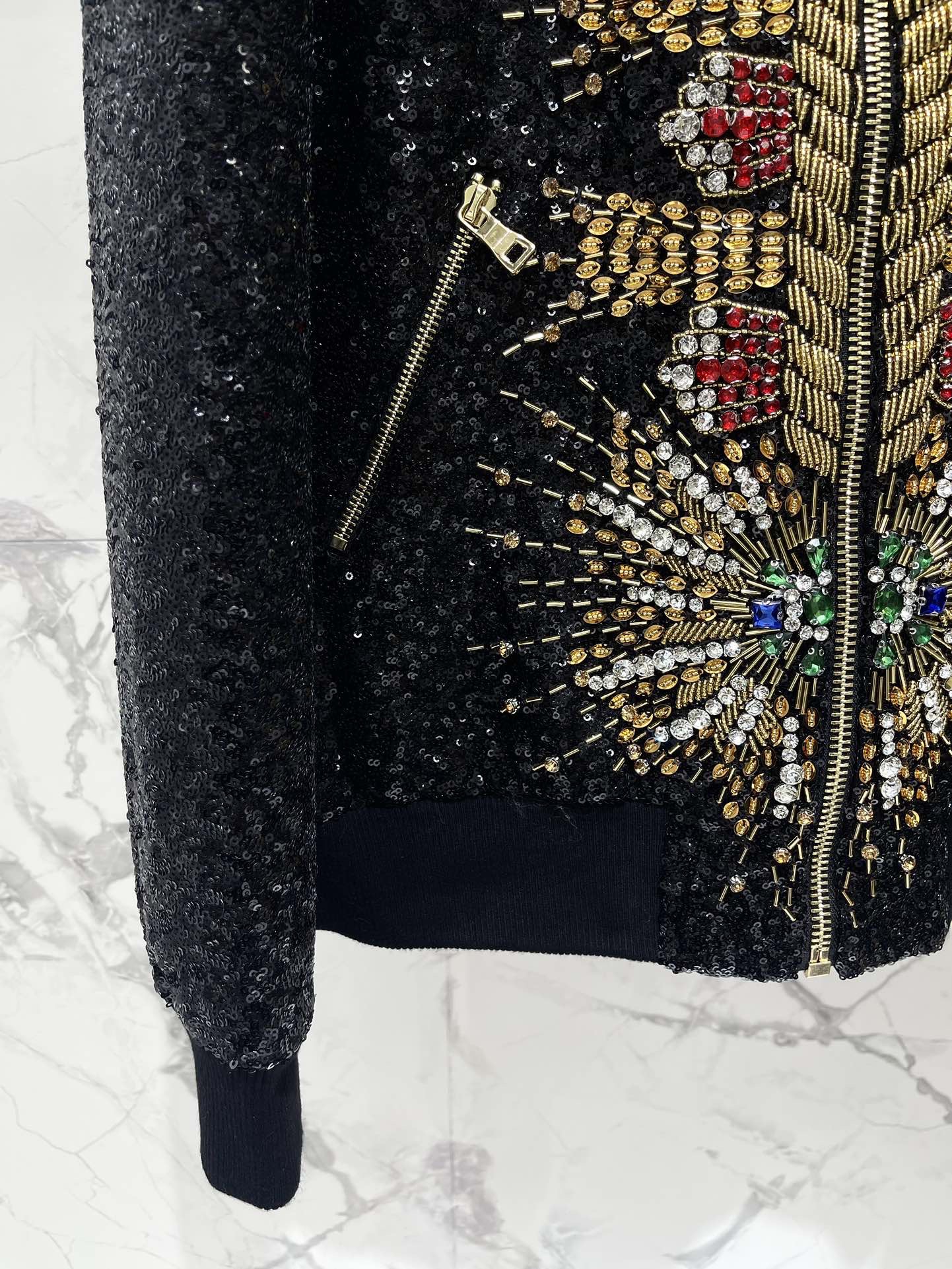 Бомбер унисекс в стиле Balmain чёрного цвета с вышивкой