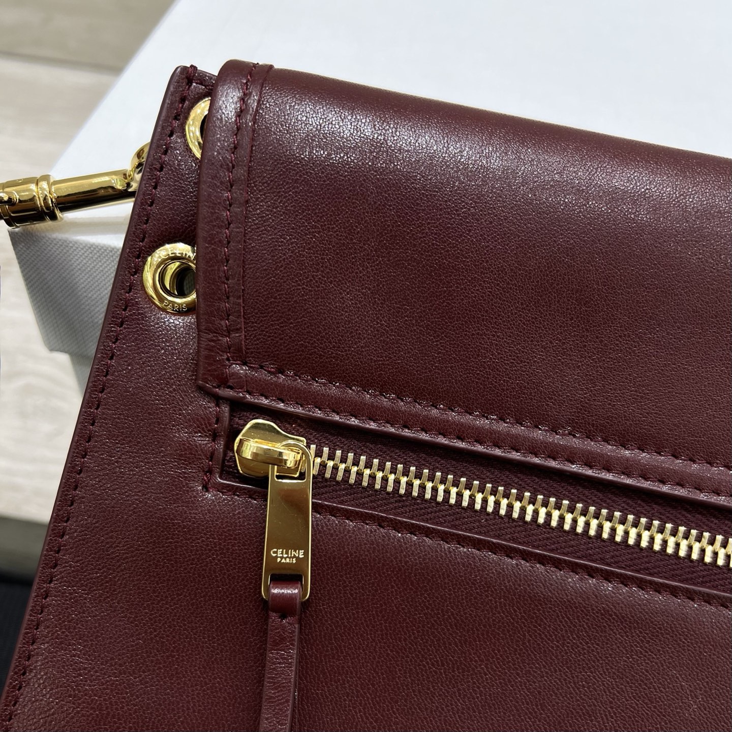 Сумка женская в стиле Celine Soft Triomphe Besace бордового цвета